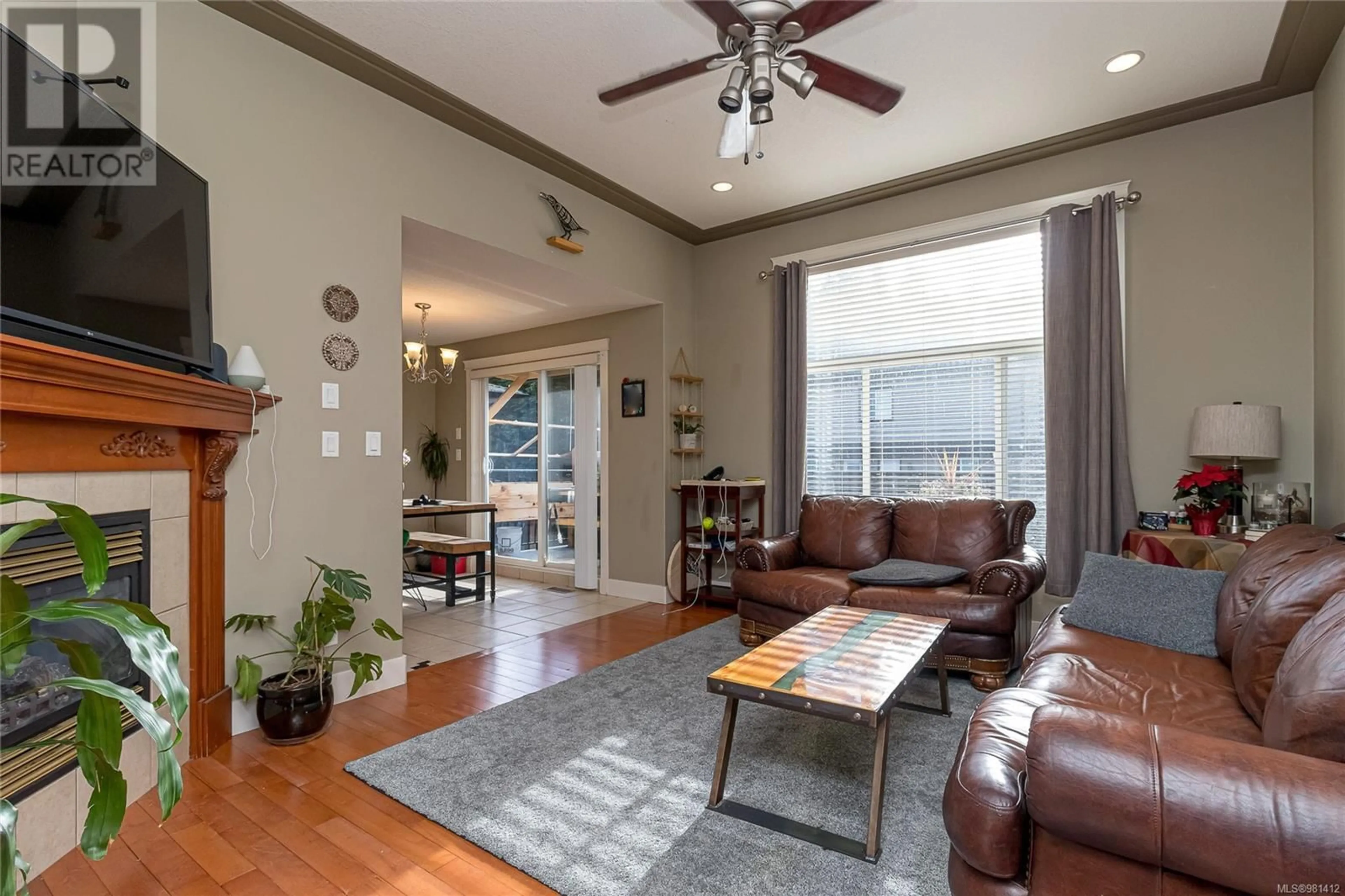 Living room, wood floors for 5872 Roy Lane, Nanaimo British Columbia V9T5N3