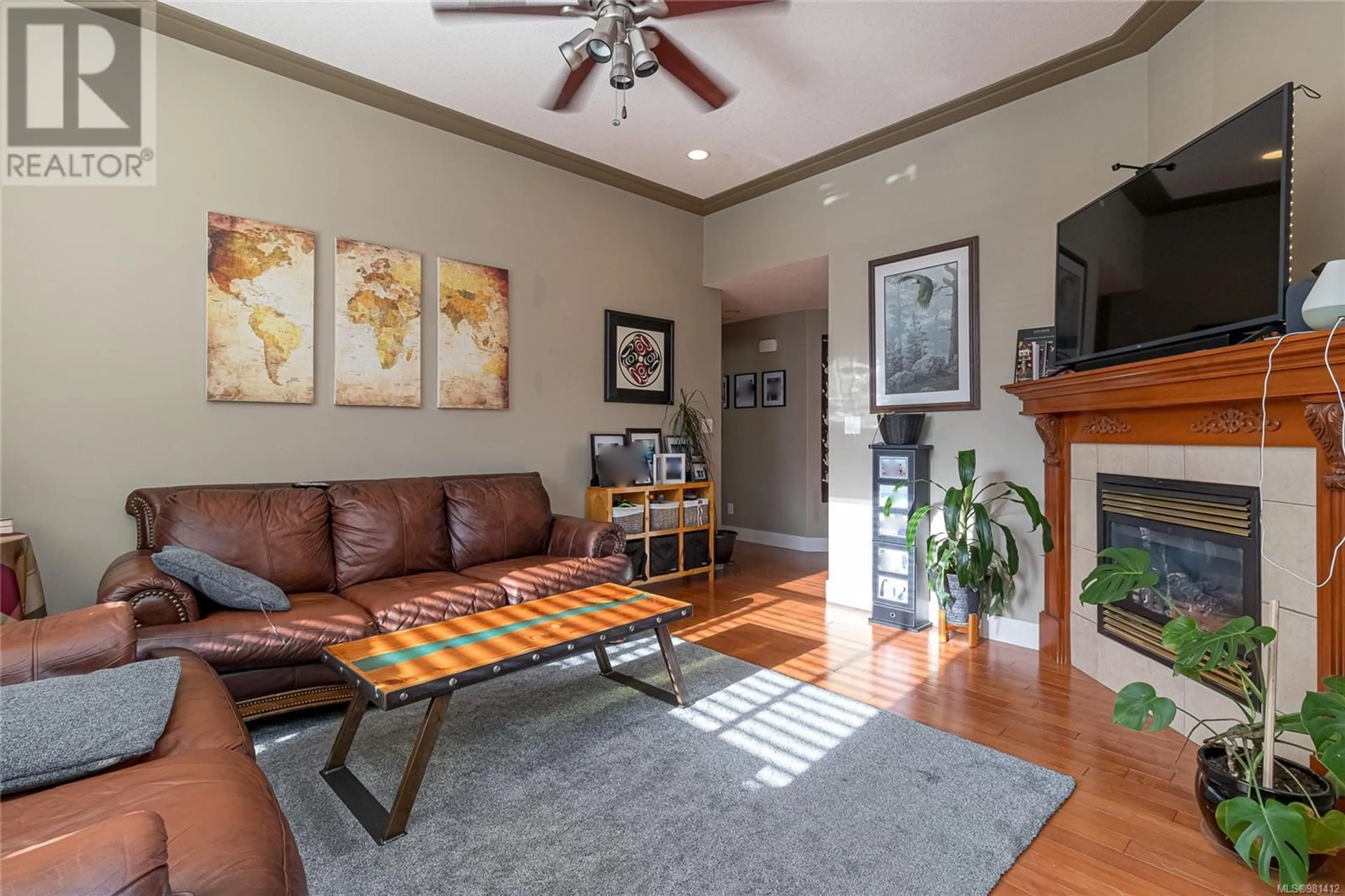 Living room, wood floors for 5872 Roy Lane, Nanaimo British Columbia V9T5N3