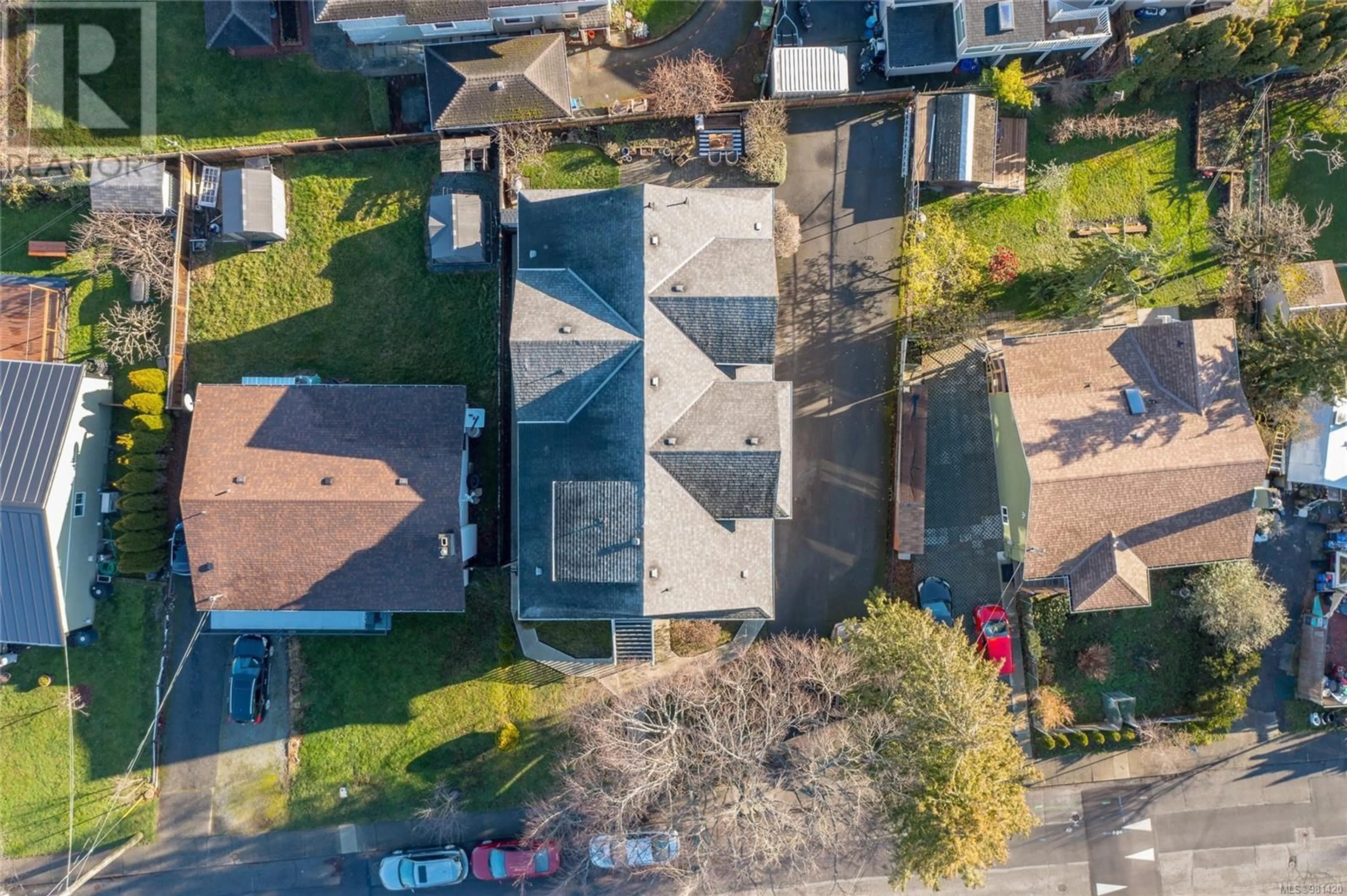 A pic from outside/outdoor area/front of a property/back of a property/a pic from drone, street for 2 635 Rothwell St, Victoria British Columbia V9A4E3