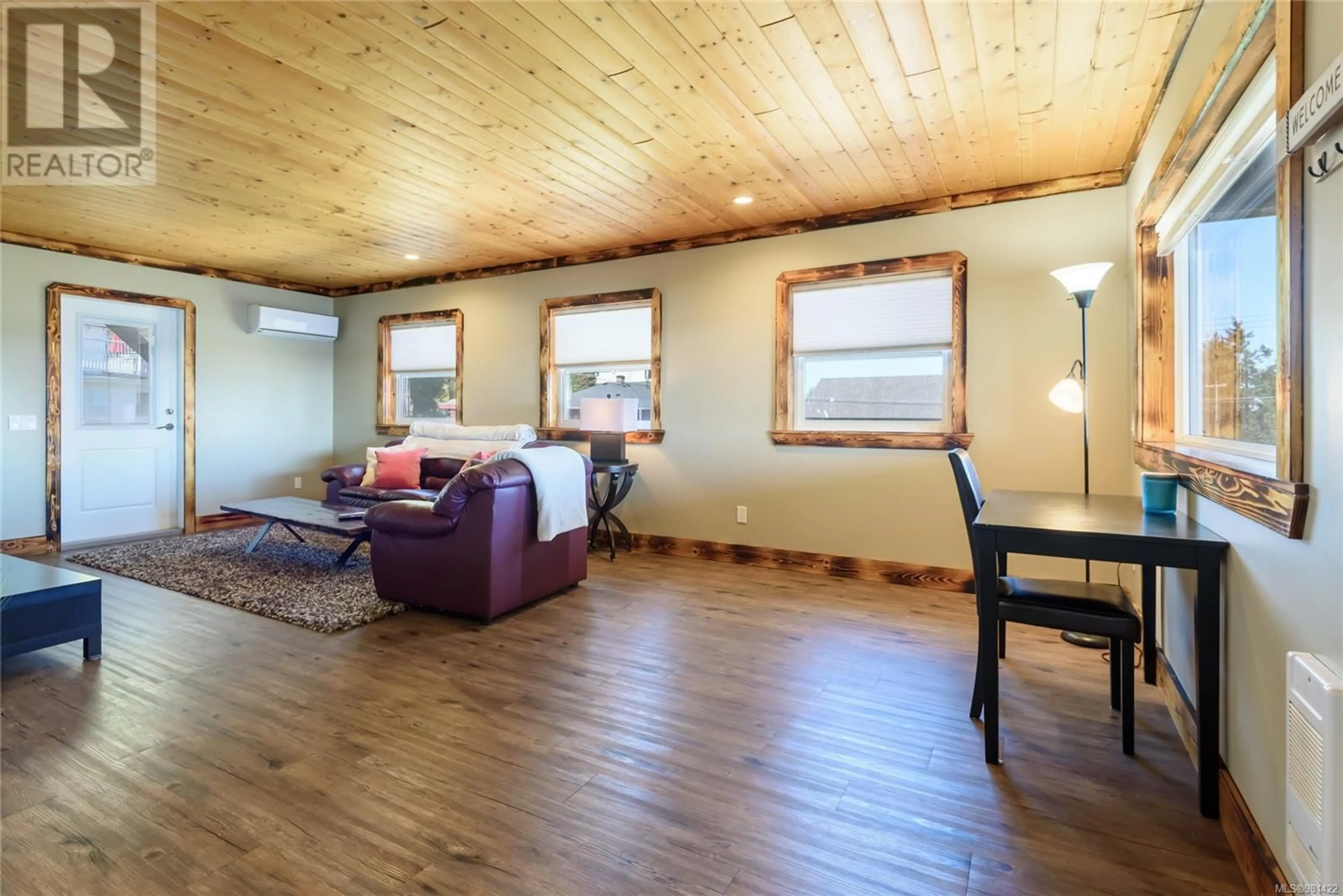 Living room, wood floors for 273 Lansdowne St, Union Bay British Columbia V0R3B0