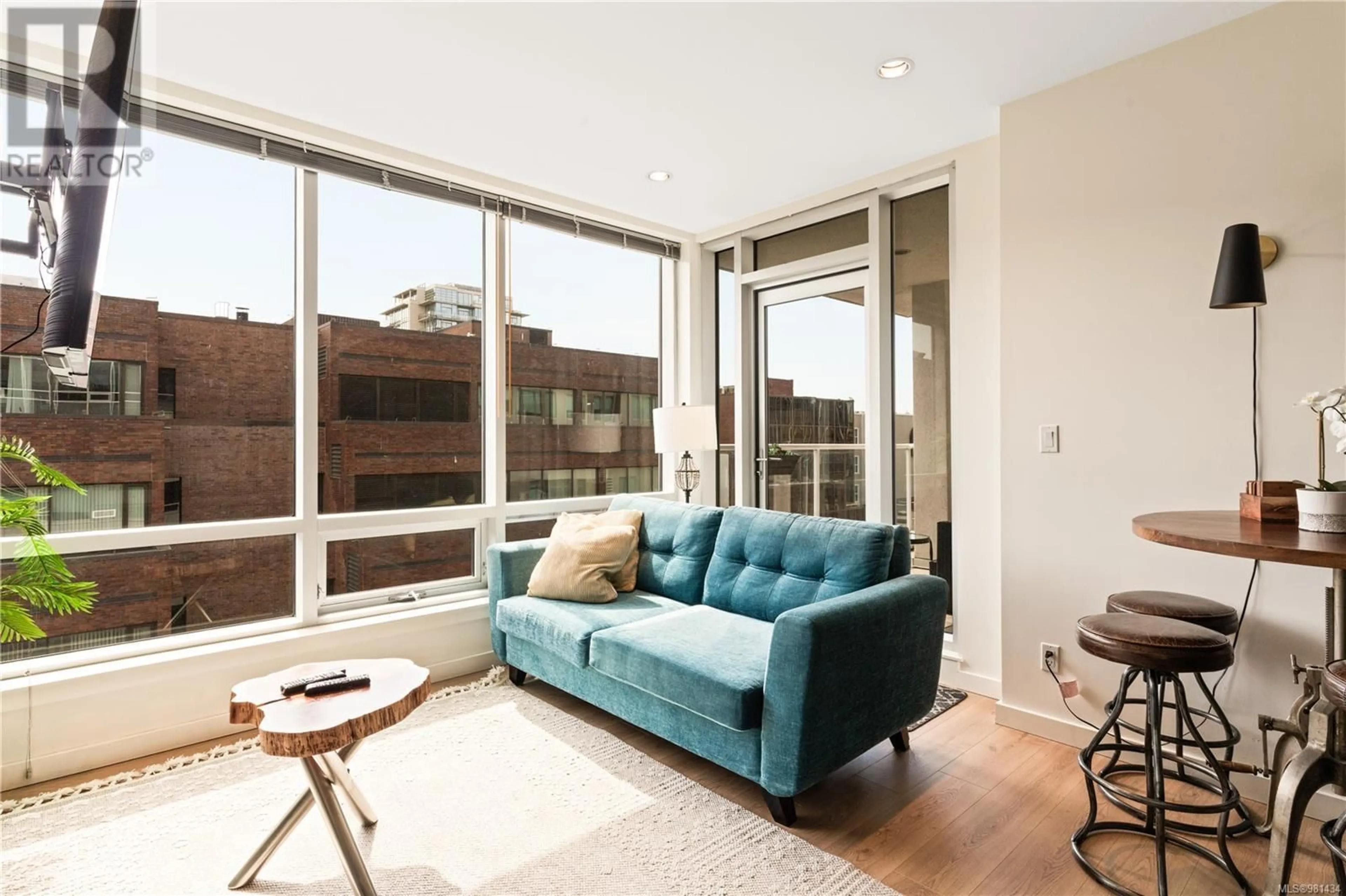 Living room, wood floors for 504 732 Broughton St, Victoria British Columbia V8W3E9