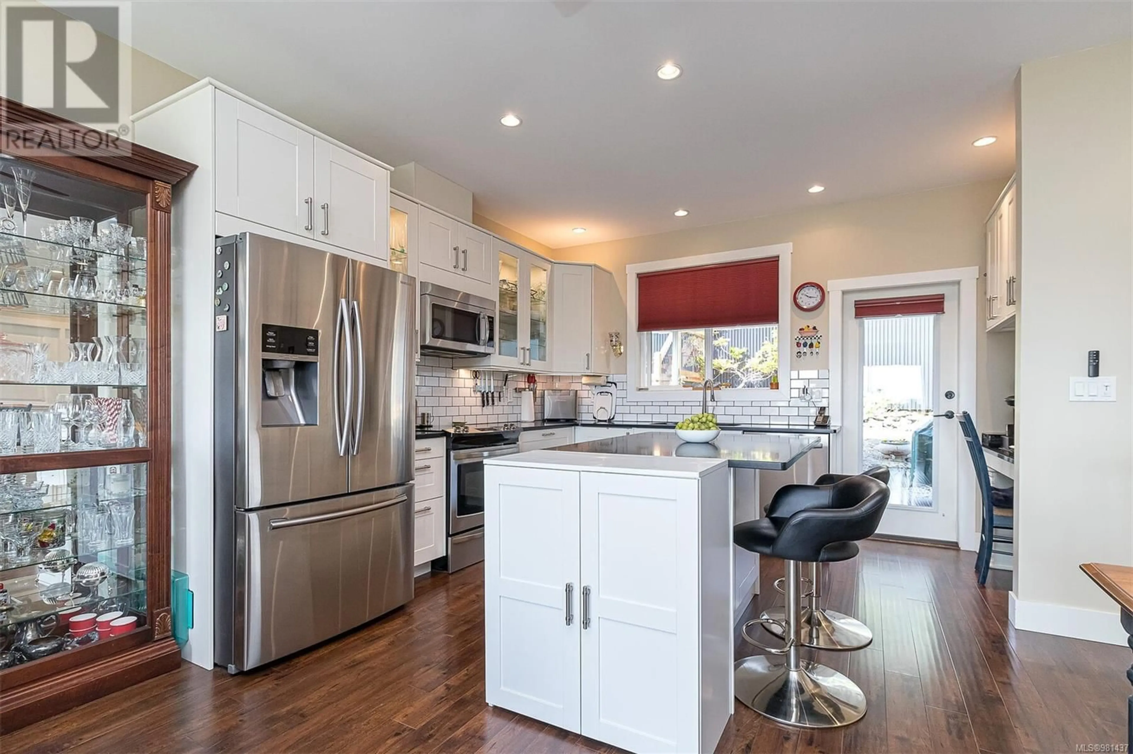 Open concept kitchen for 9918 Victoria Rd, Chemainus British Columbia V0R1K2