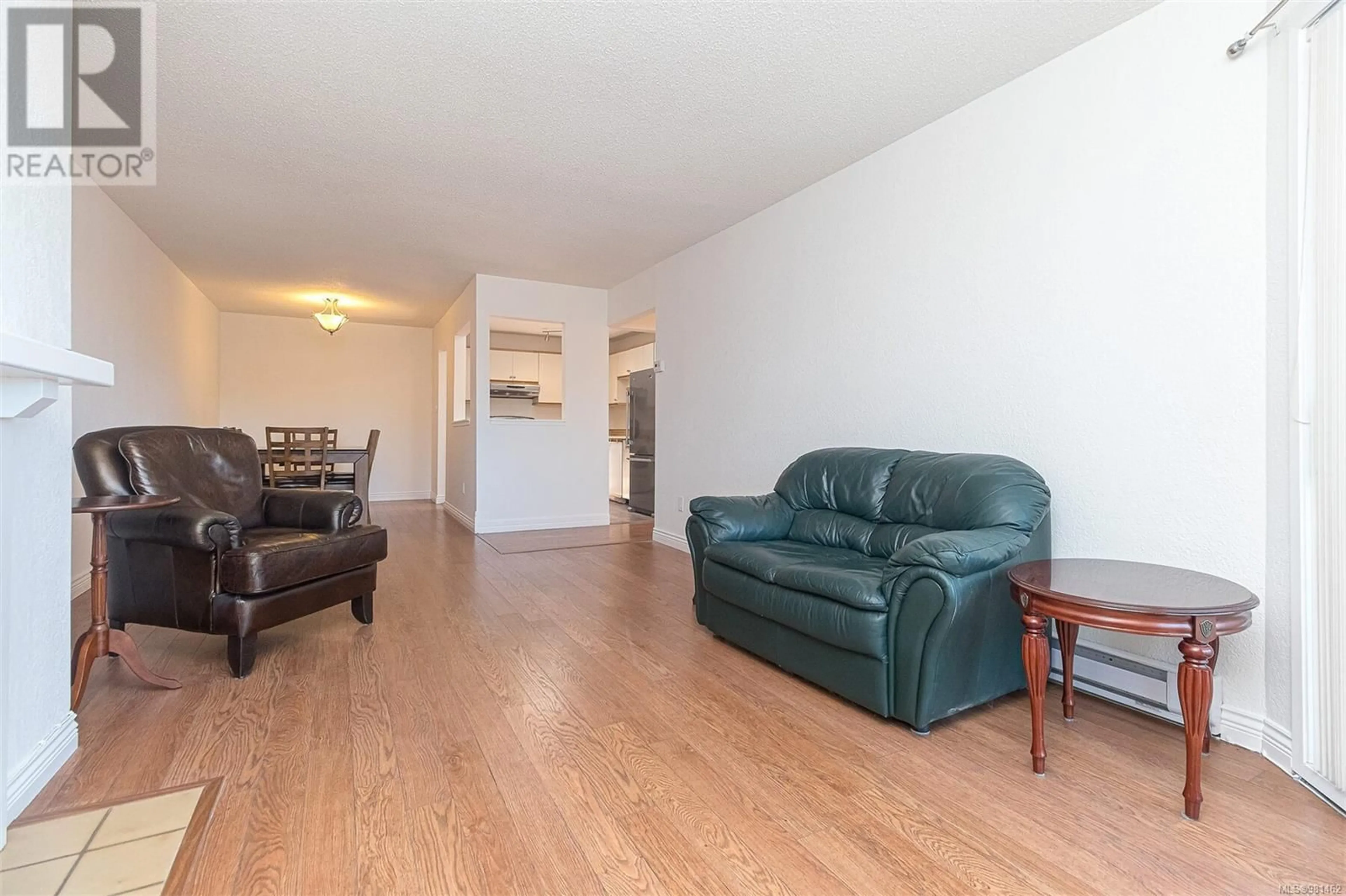 Living room, wood floors for 403 1560 Hillside Ave, Victoria British Columbia V8T5B8