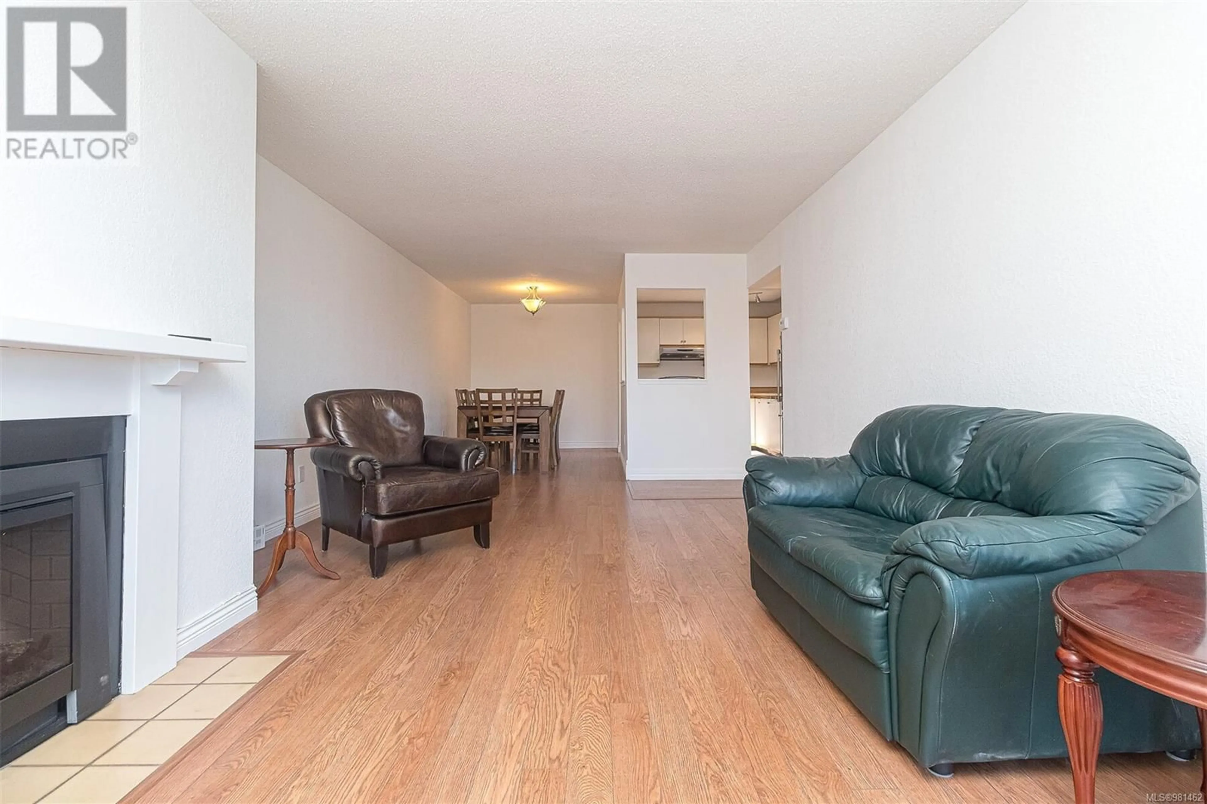 Living room, wood floors for 403 1560 Hillside Ave, Victoria British Columbia V8T5B8