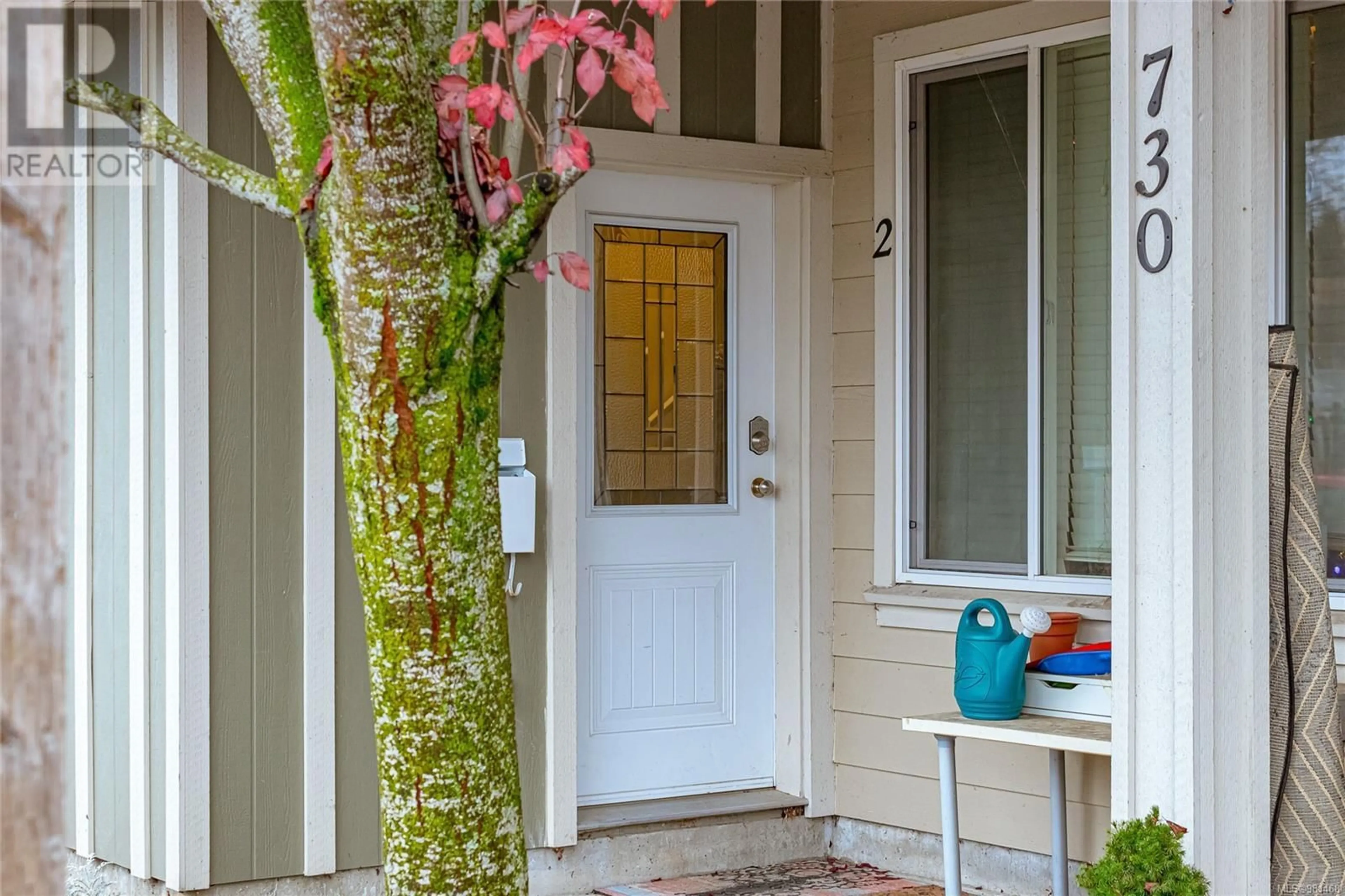 Indoor entryway for 2 - 730 JUBILEE STREET, Duncan British Columbia V9L1X8