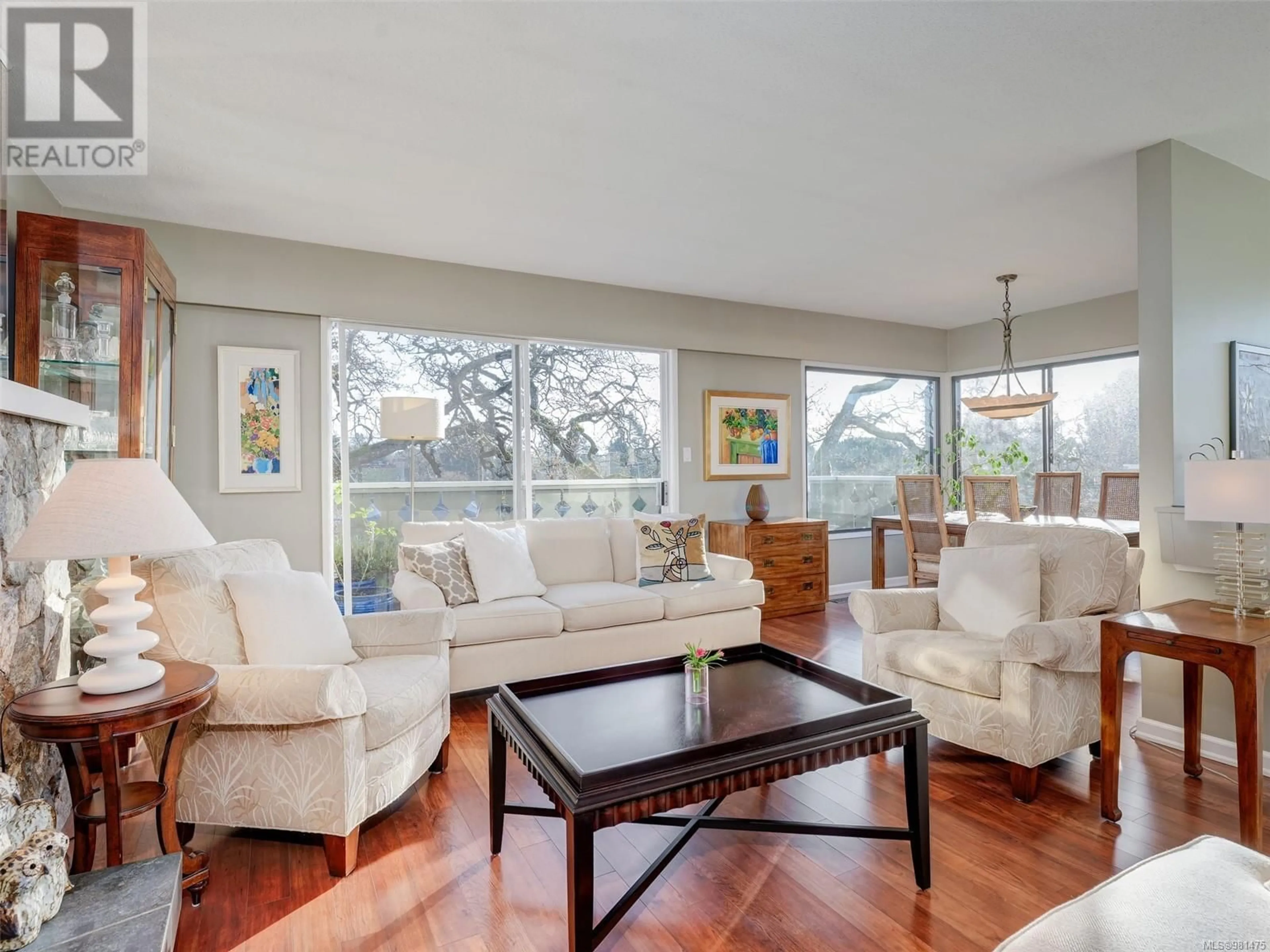 Living room, wood floors for 292 Memorial Cres S, Victoria British Columbia V8S3J2