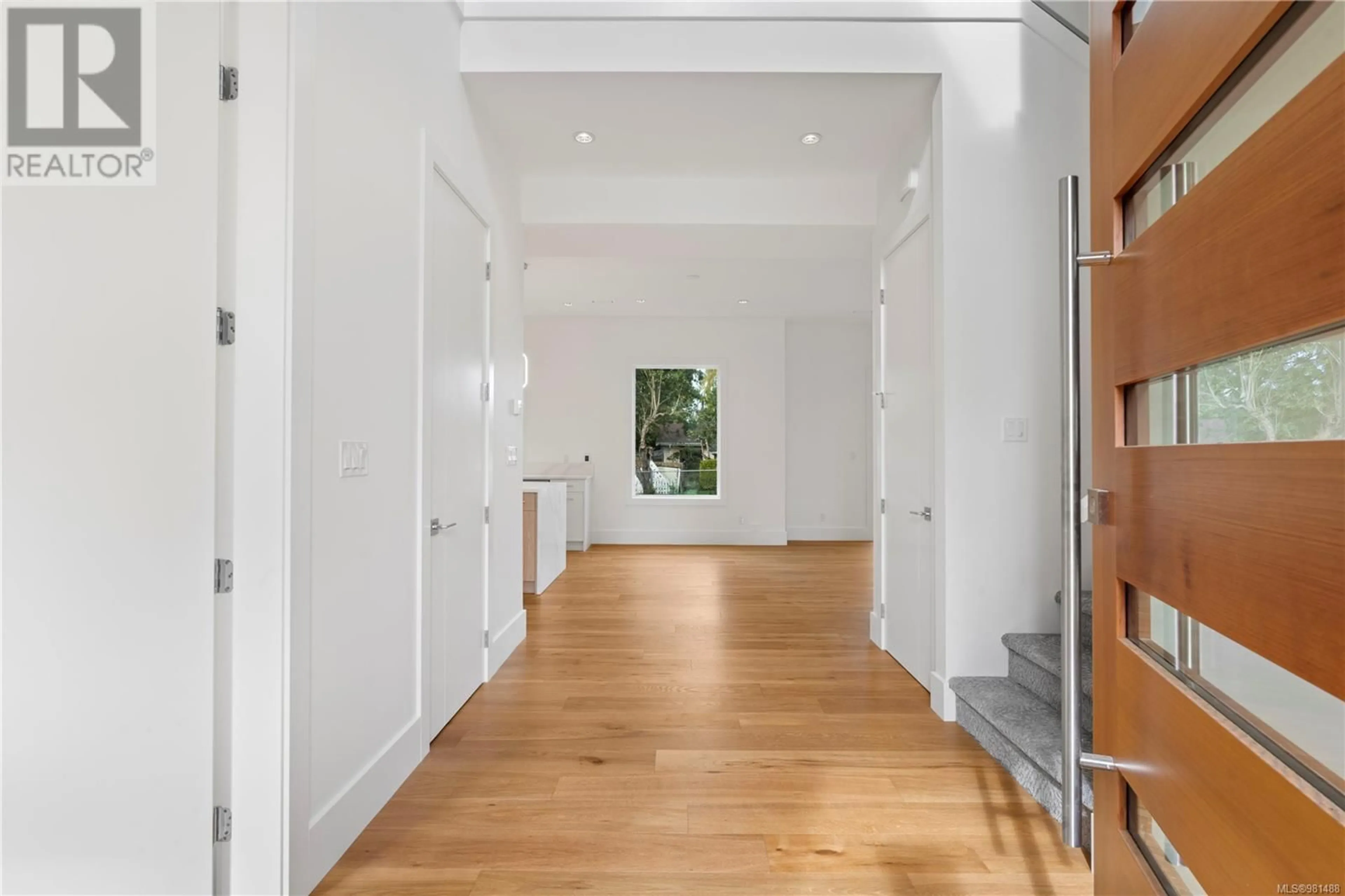 Indoor foyer, wood floors for 3280 Wascana St, Saanich British Columbia V8Z3T6