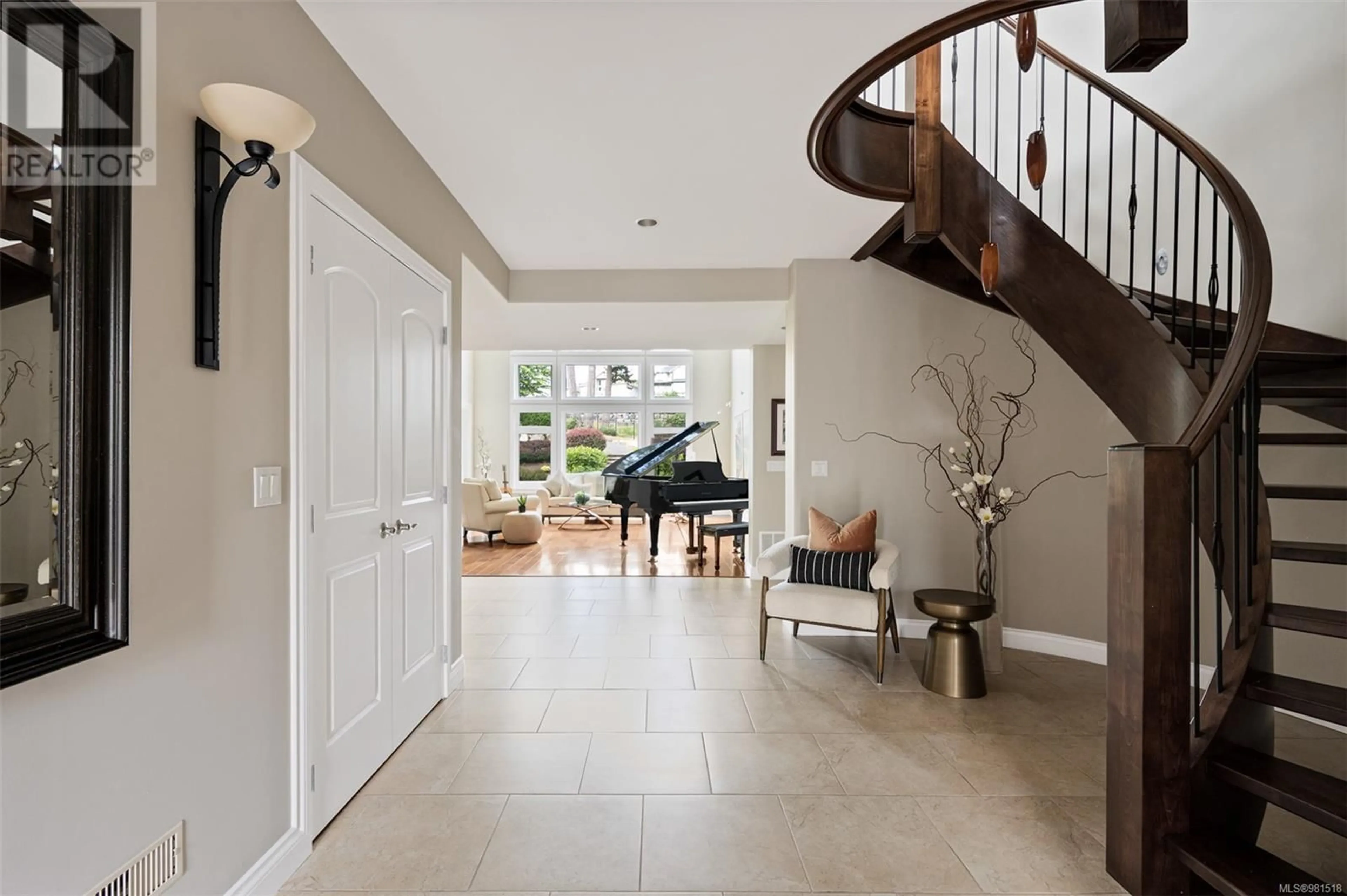 Indoor entryway, wood floors for 2024 Troon Crt, Langford British Columbia V9B6R6