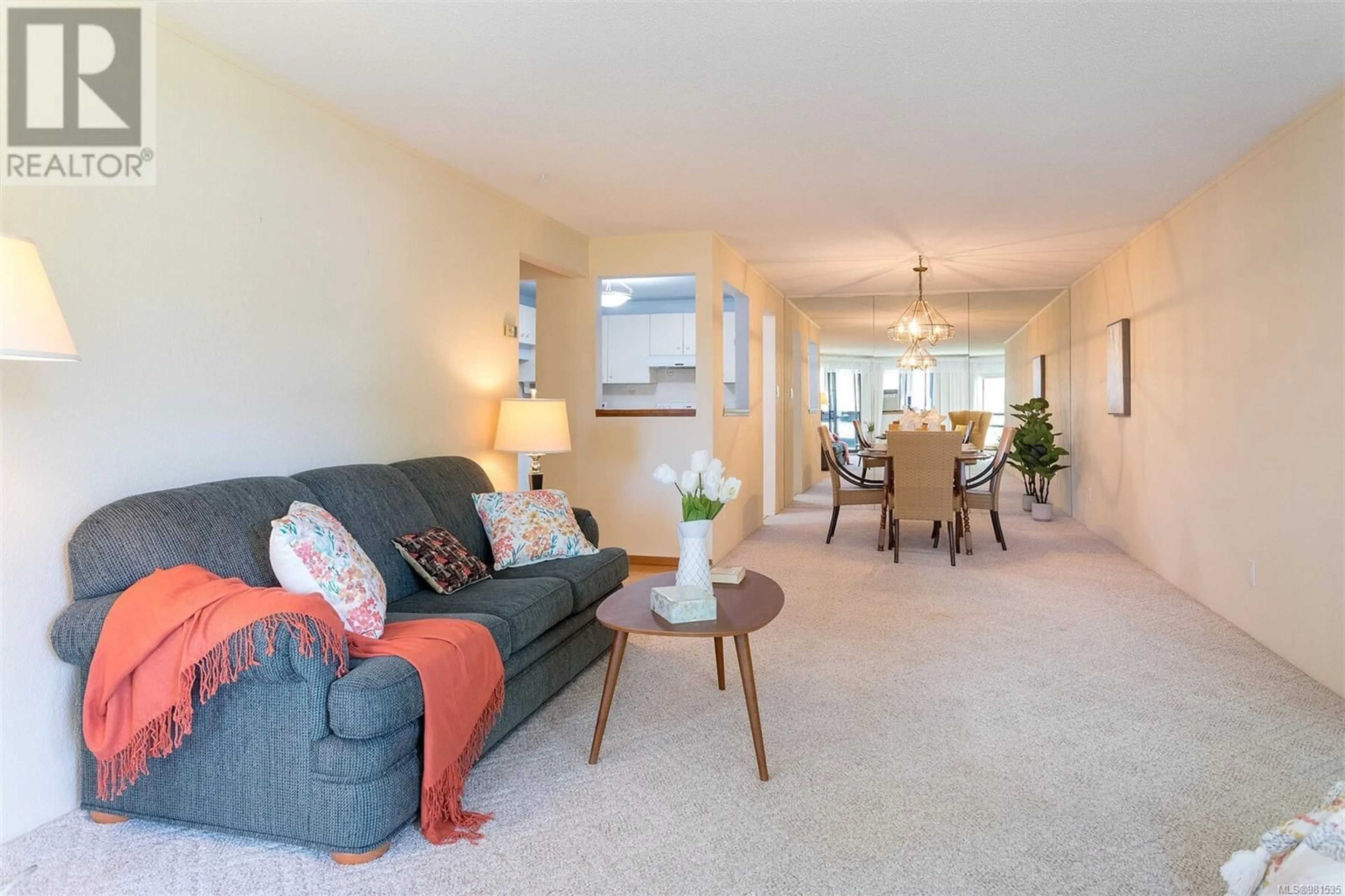 Living room, carpet floors for 304 1560 Hillside Ave, Victoria British Columbia V8T5B8