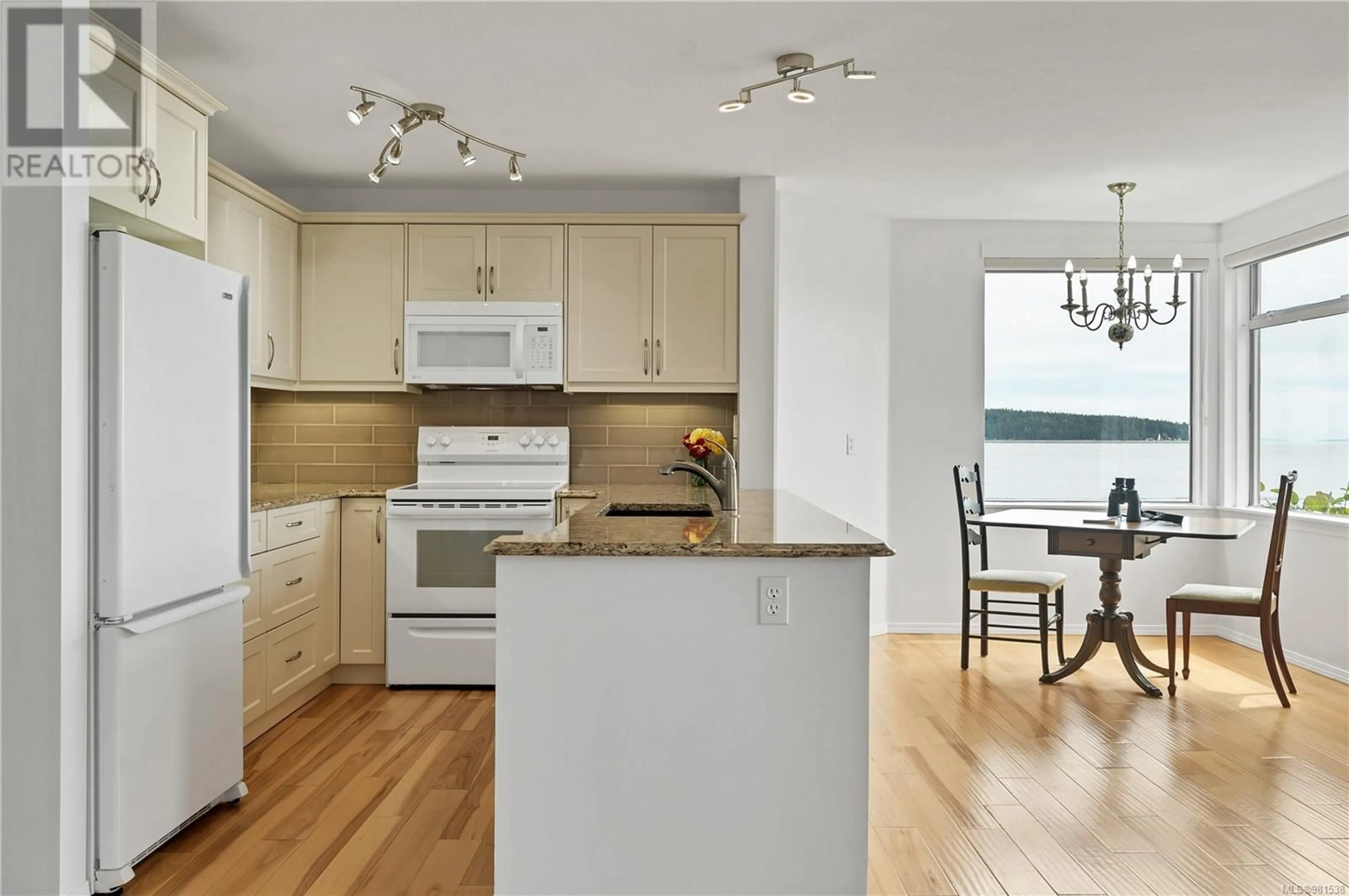 Open concept kitchen, unknown for 3207 - 27 ISLAND HIGHWAY SOUTH, Campbell River British Columbia V9W1A2