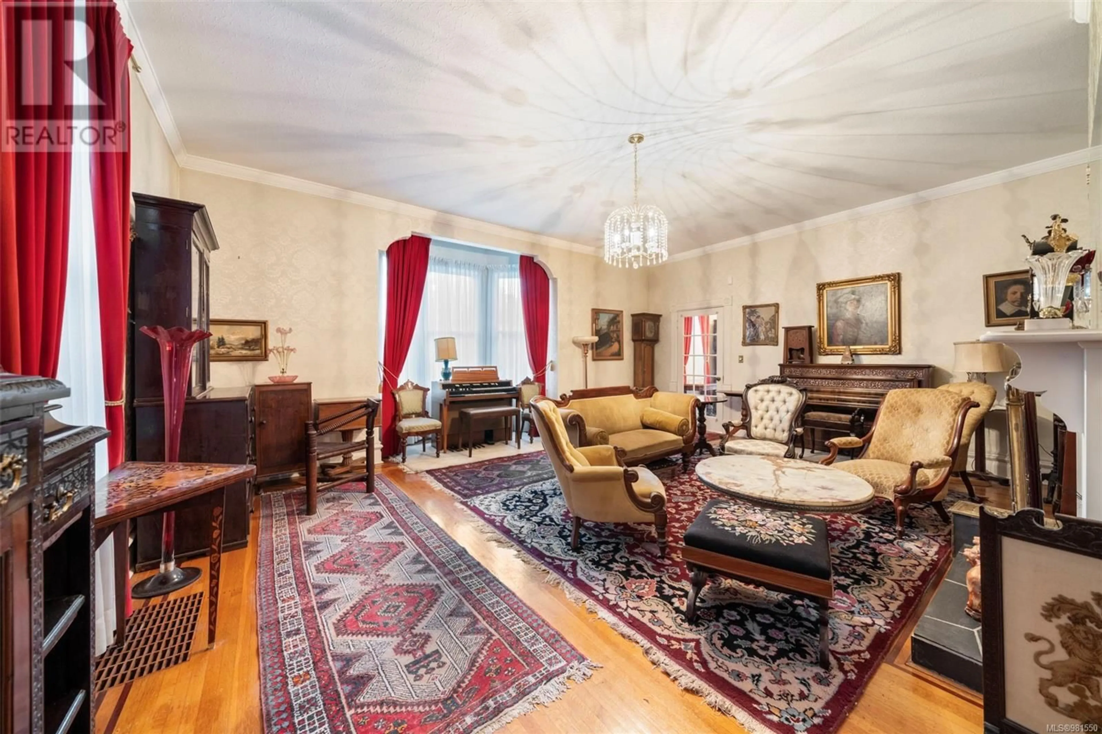 Living room, wood floors for 1503 Laurel Lane, Victoria British Columbia V8S1Y4