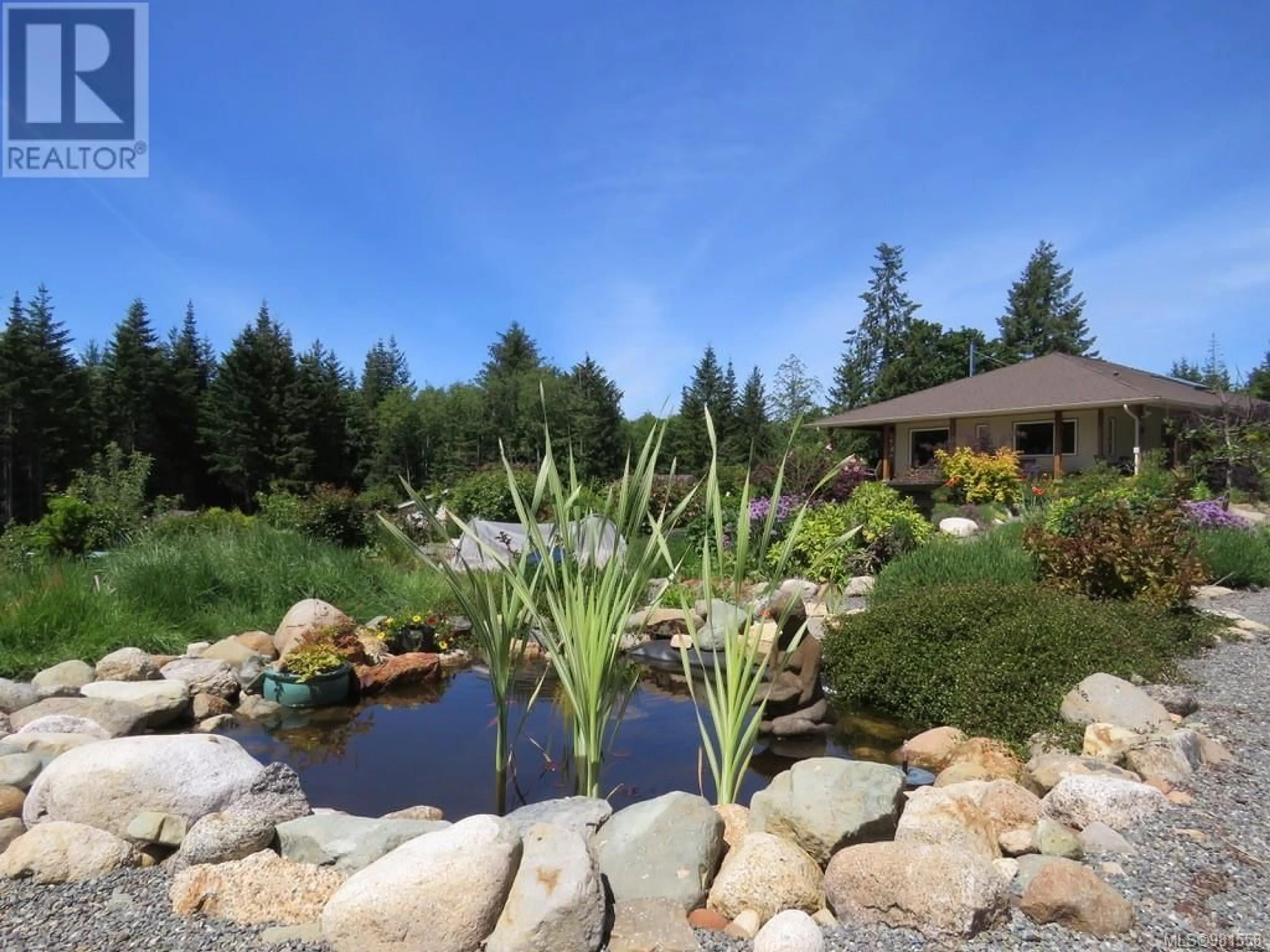 Patio, cottage for 220 Irene Rd, Quadra Island British Columbia V0P1N0