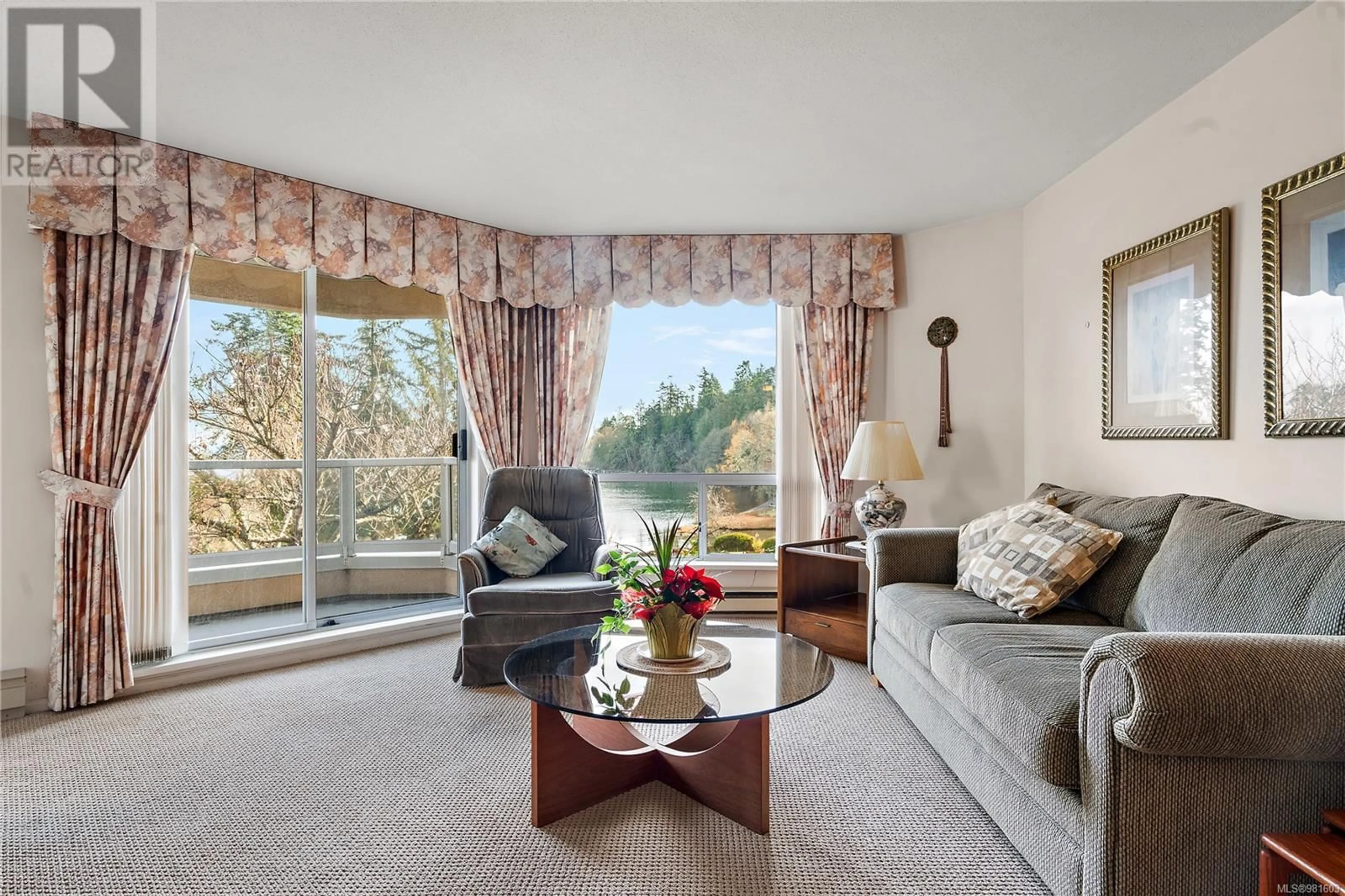 Living room, carpet floors for 2140 2600 Ferguson Rd, Central Saanich British Columbia V8M2C1