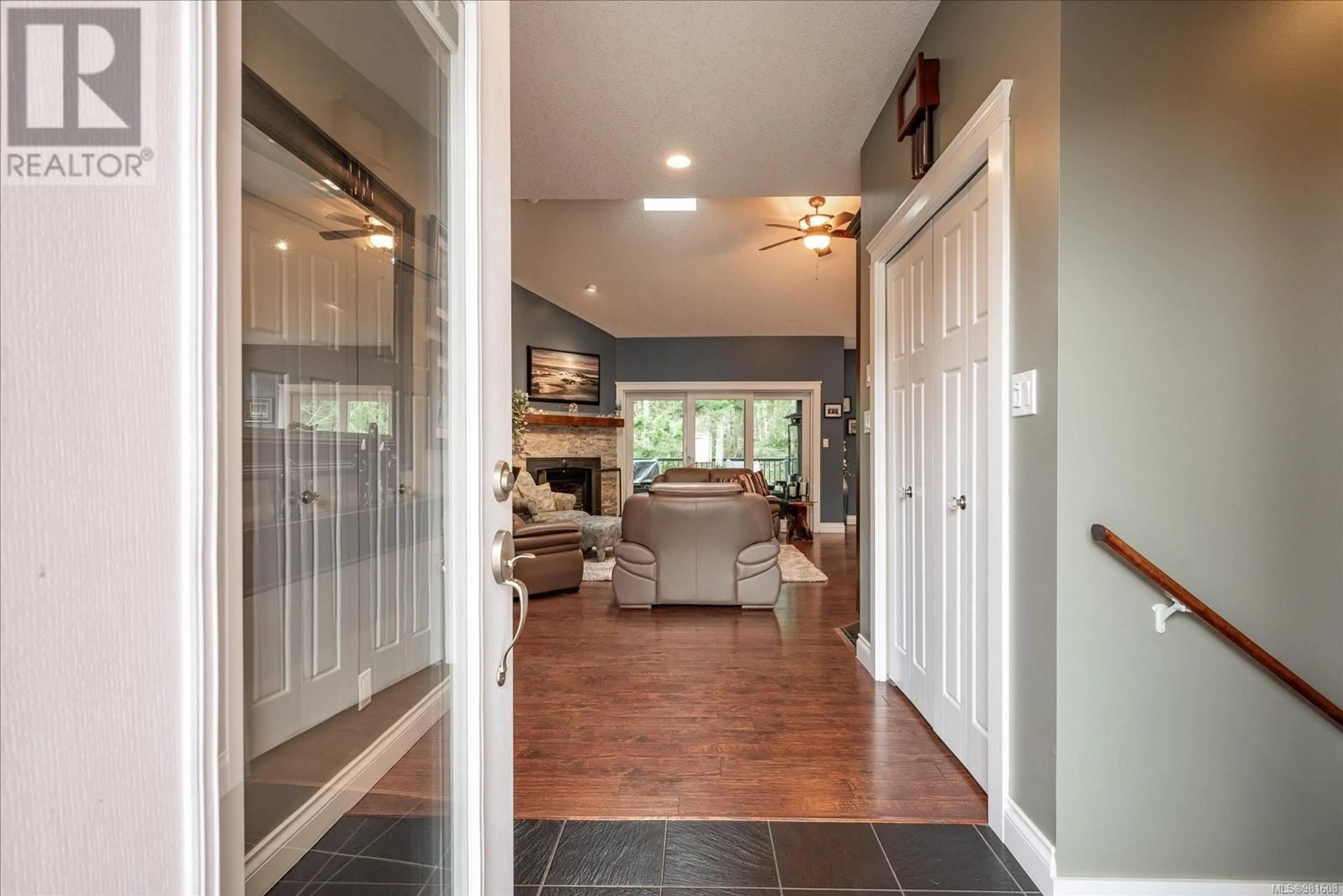 Indoor entryway, wood floors for 406 Winter Dr, Lake Cowichan British Columbia V0R2G1