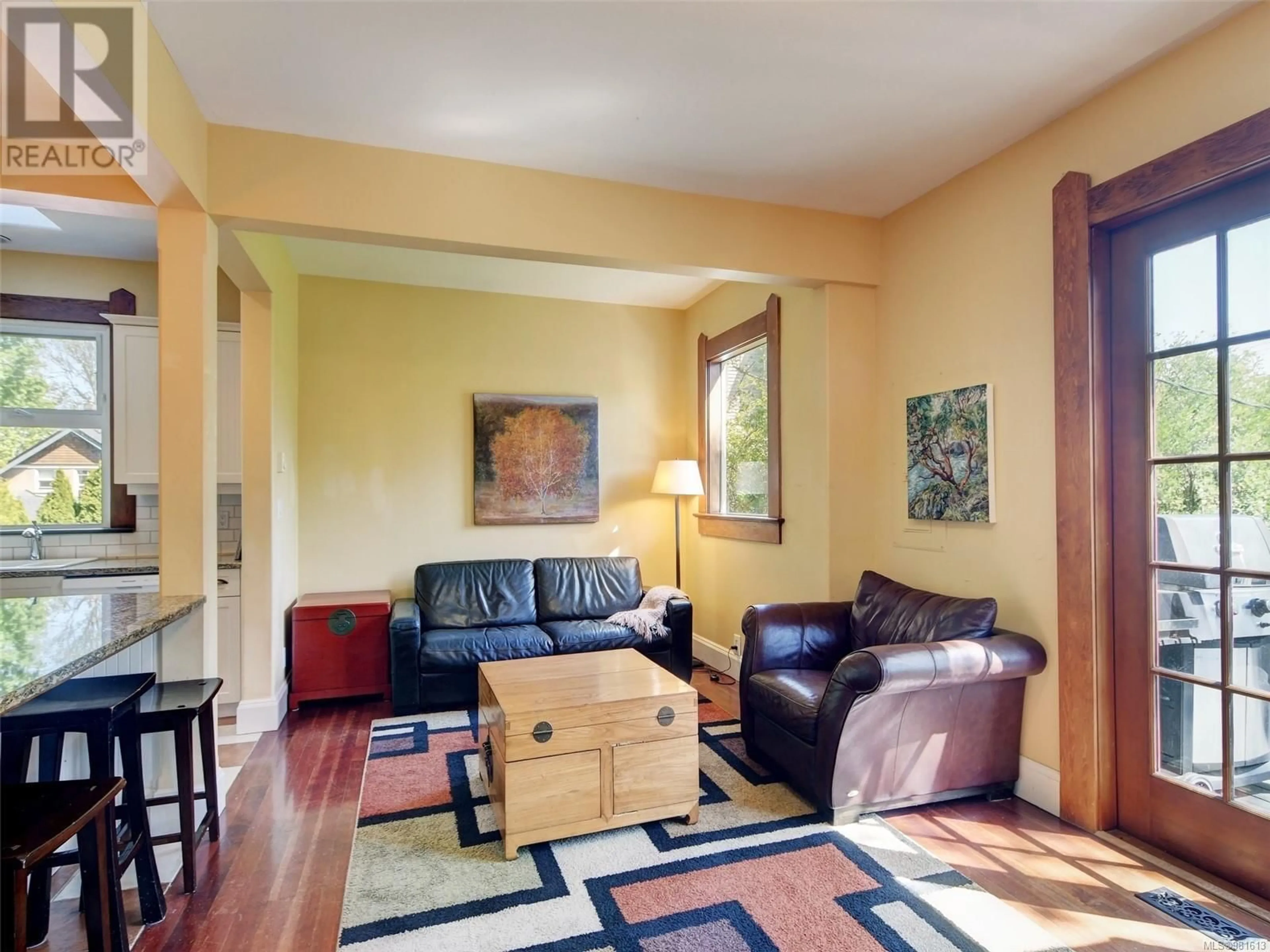 Living room with furniture, wood/laminate floor for 1003 Davie St, Victoria British Columbia V8S4E2