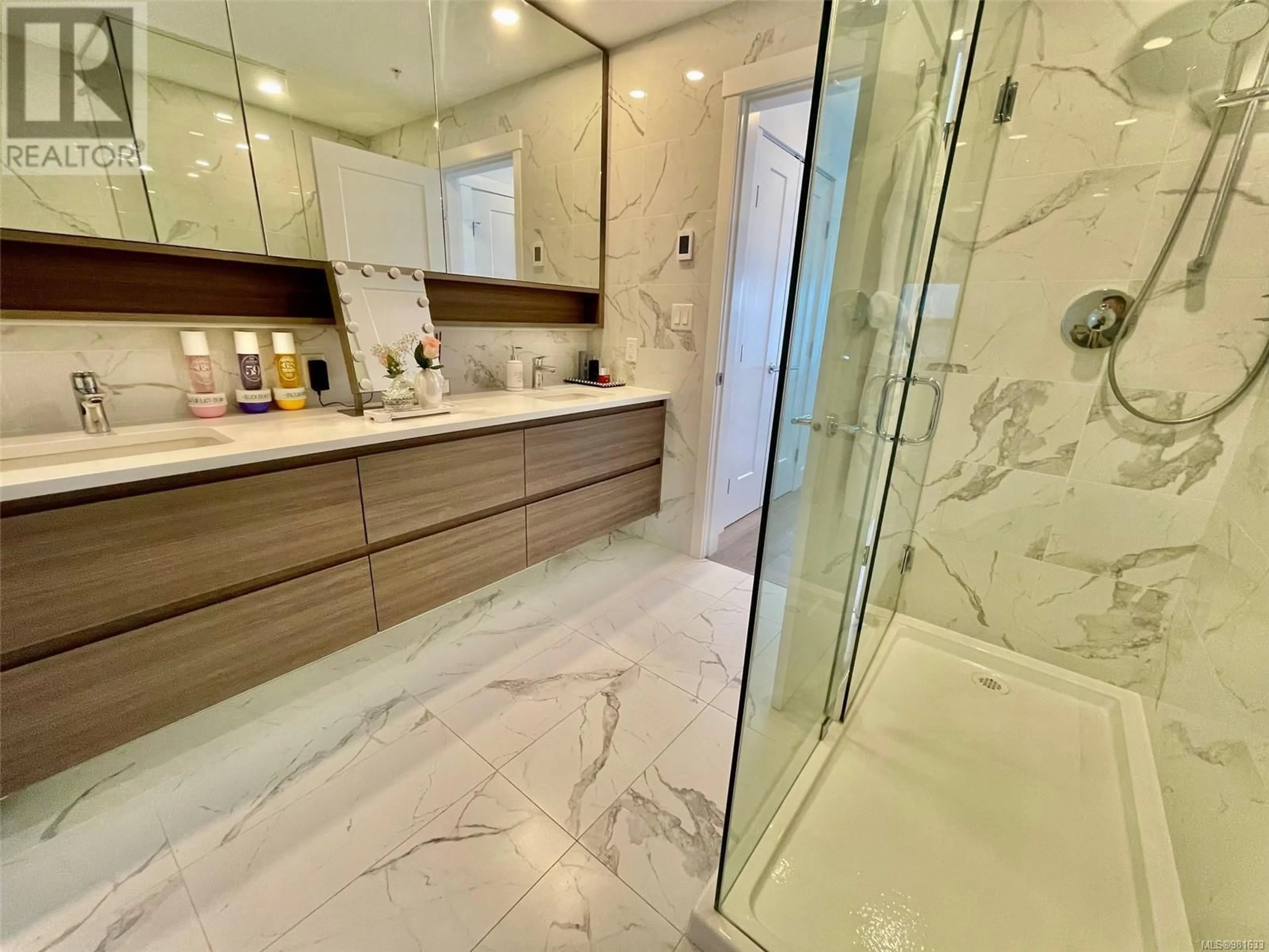 Contemporary bathroom, ceramic/tile floor for 2103 - 777 HERALD STREET, Victoria British Columbia V8T0C7