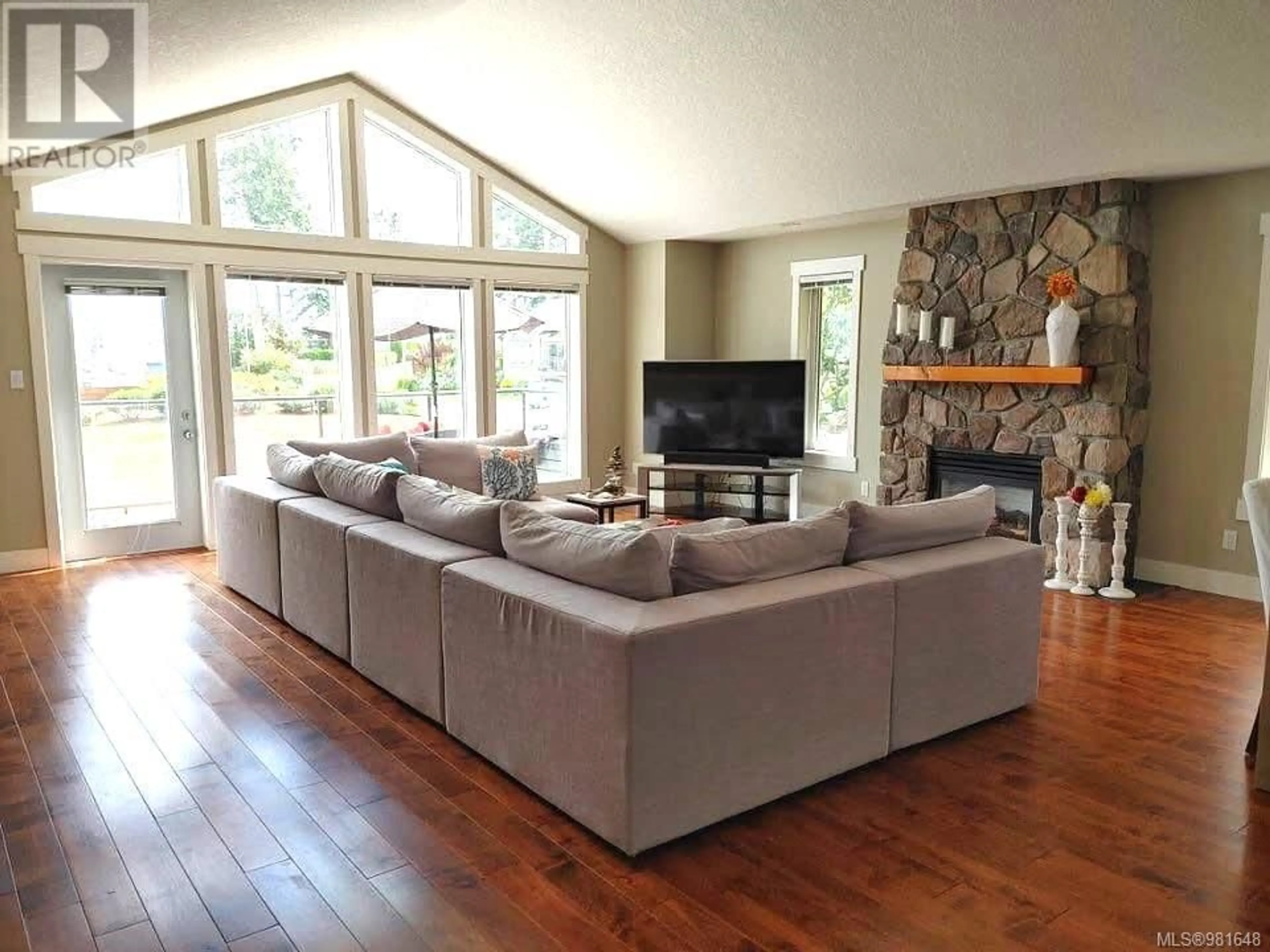 Living room, wood floors for 5 4320 Garrod Rd, Bowser British Columbia V0R1G0