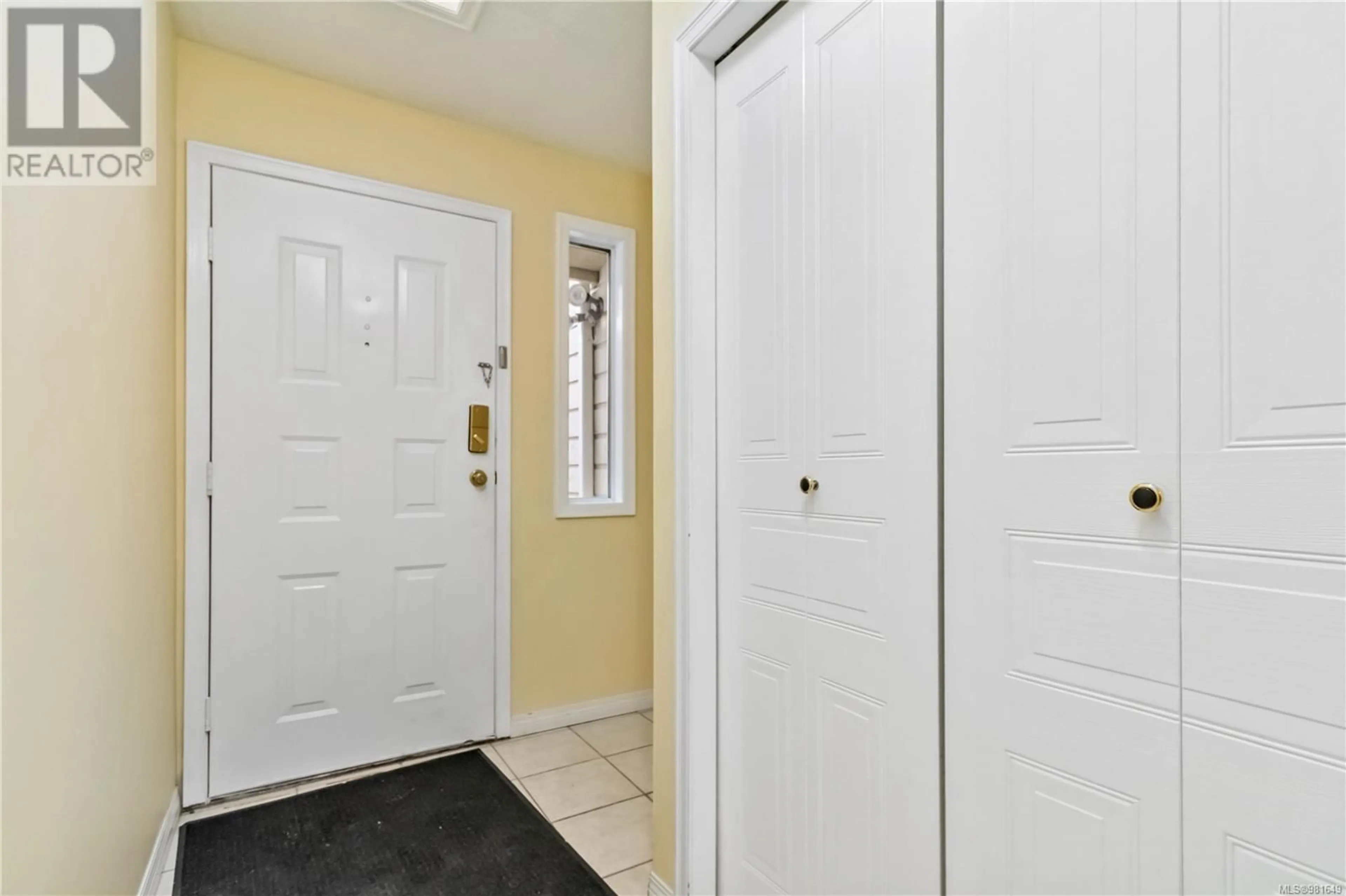 Indoor entryway for 40 1287 Verdier Ave, Central Saanich British Columbia V8M1H2