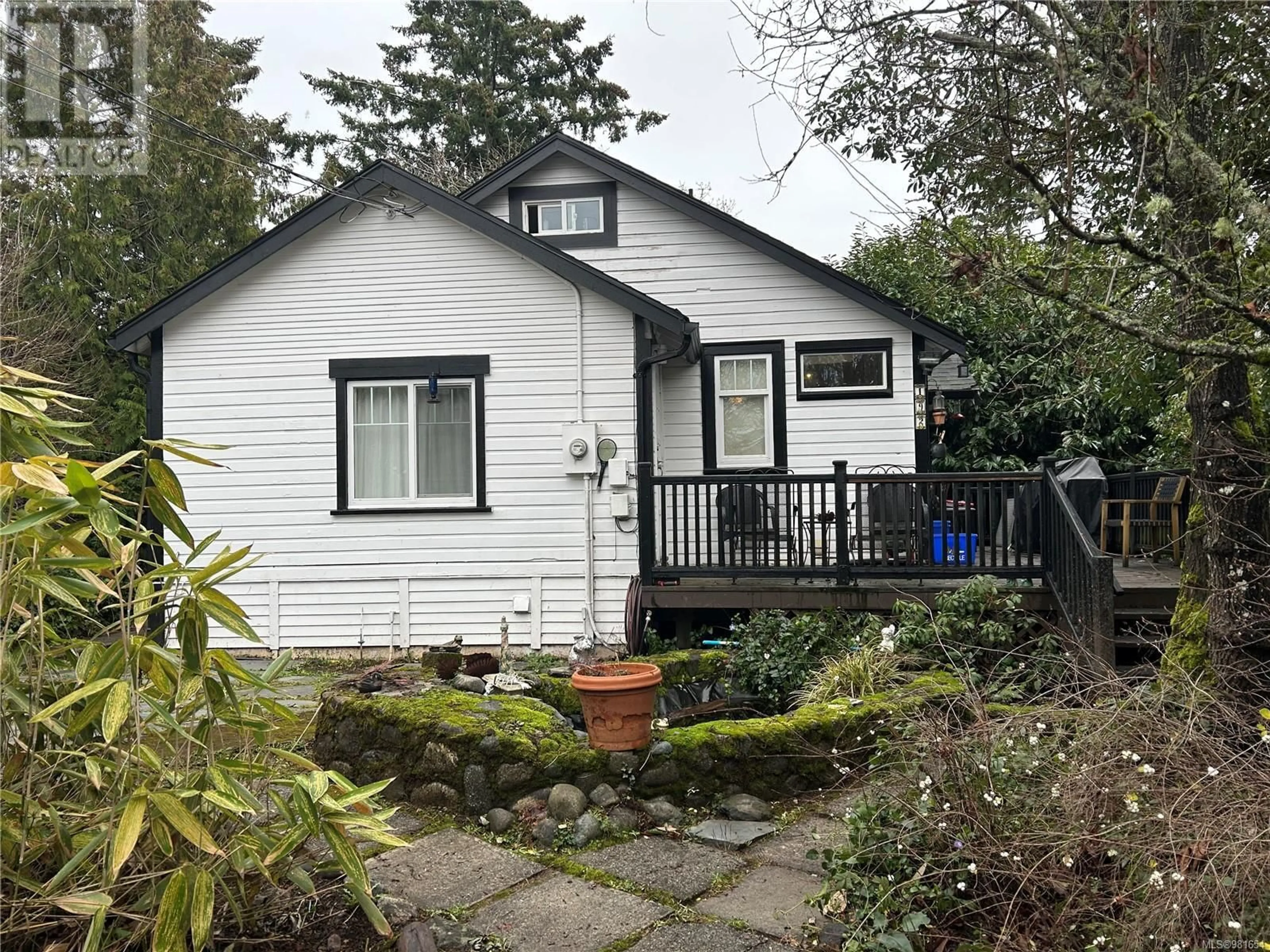 A pic from outside/outdoor area/front of a property/back of a property/a pic from drone, street for 192 Gair Rd, View Royal British Columbia V9B1N5