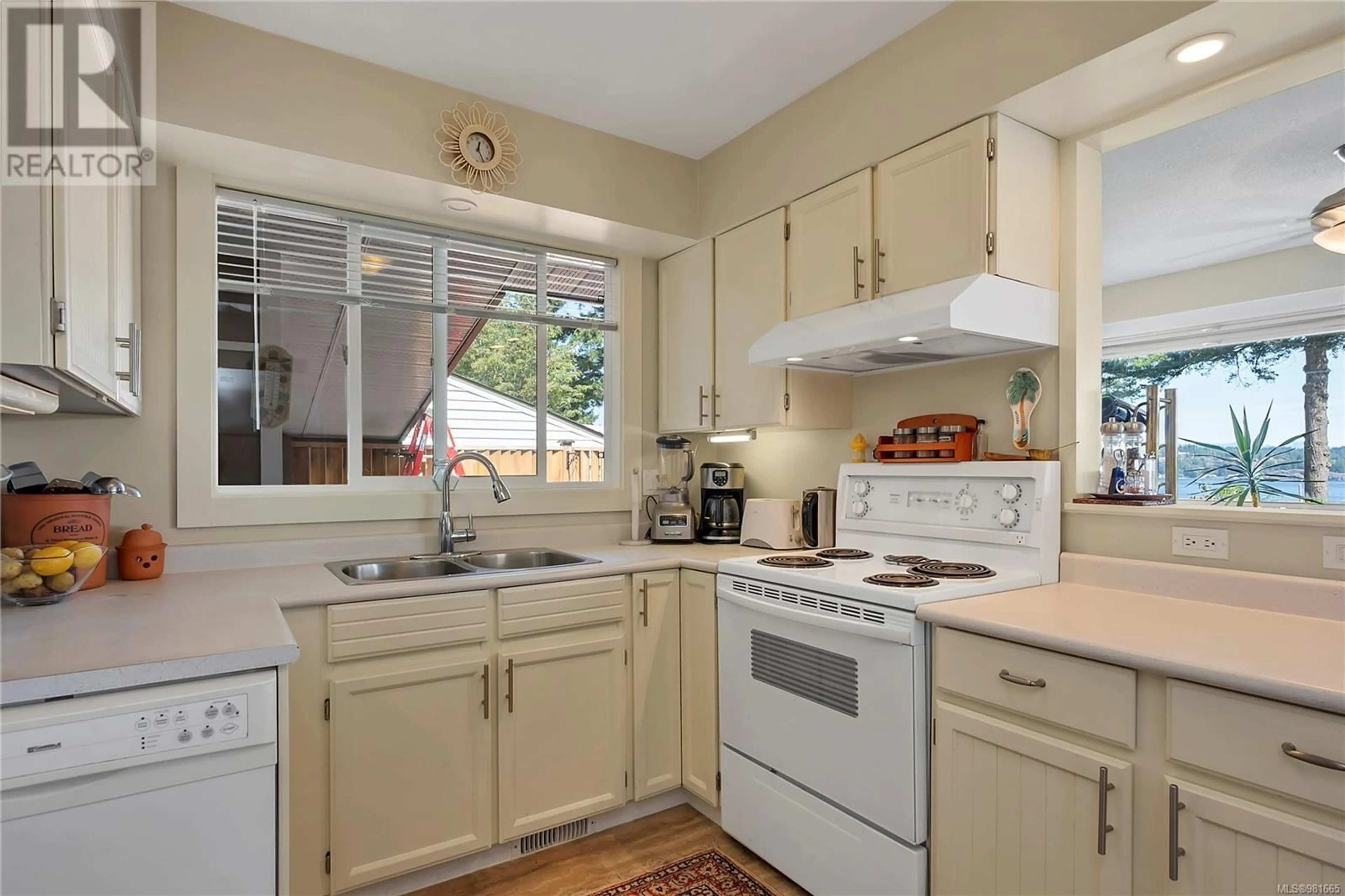 Standard kitchen, unknown for 639 Alder St, Campbell River British Columbia V9W2P3