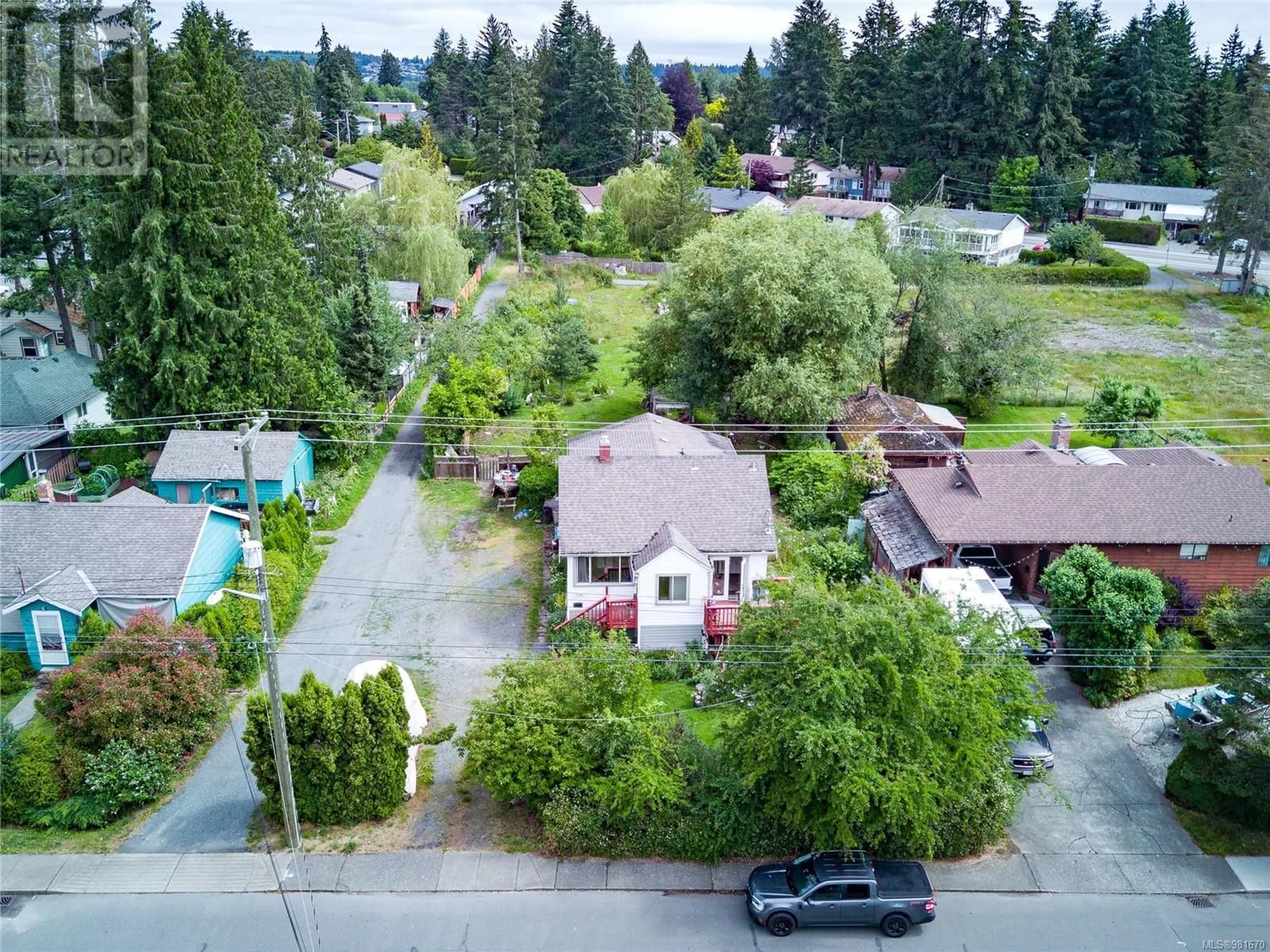 A pic from outside/outdoor area/front of a property/back of a property/a pic from drone, street for 1530 WILLEMAR AVENUE, Courtenay British Columbia V9N3M3