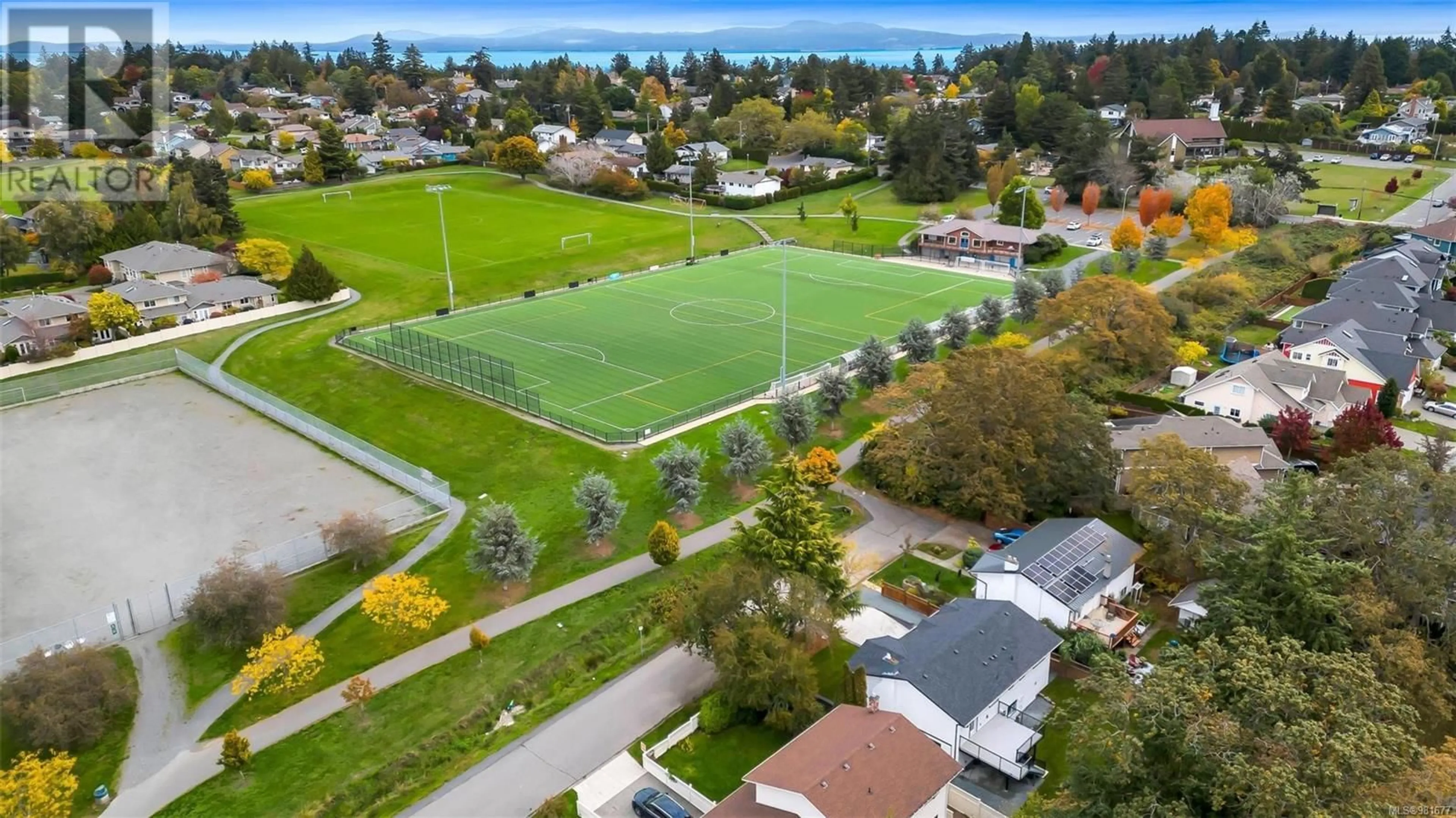 A pic from exterior of the house or condo, the fenced backyard for 1743 San Juan Ave, Saanich British Columbia V8N4T7