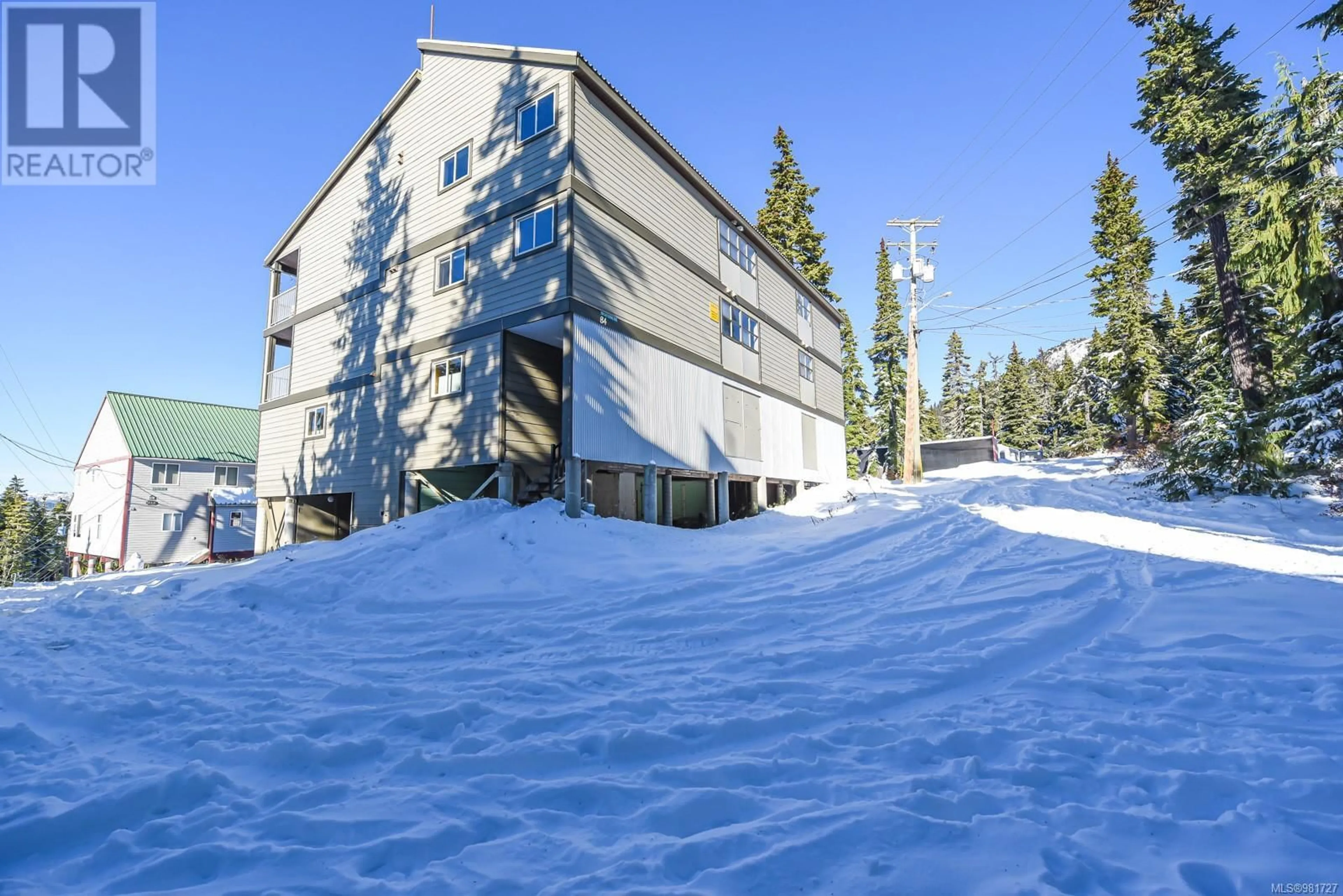 A pic from exterior of the house or condo, the front or back of building for 2 - 709 CASTLE CRAG CRESCENT, Courtenay British Columbia V9J1L0