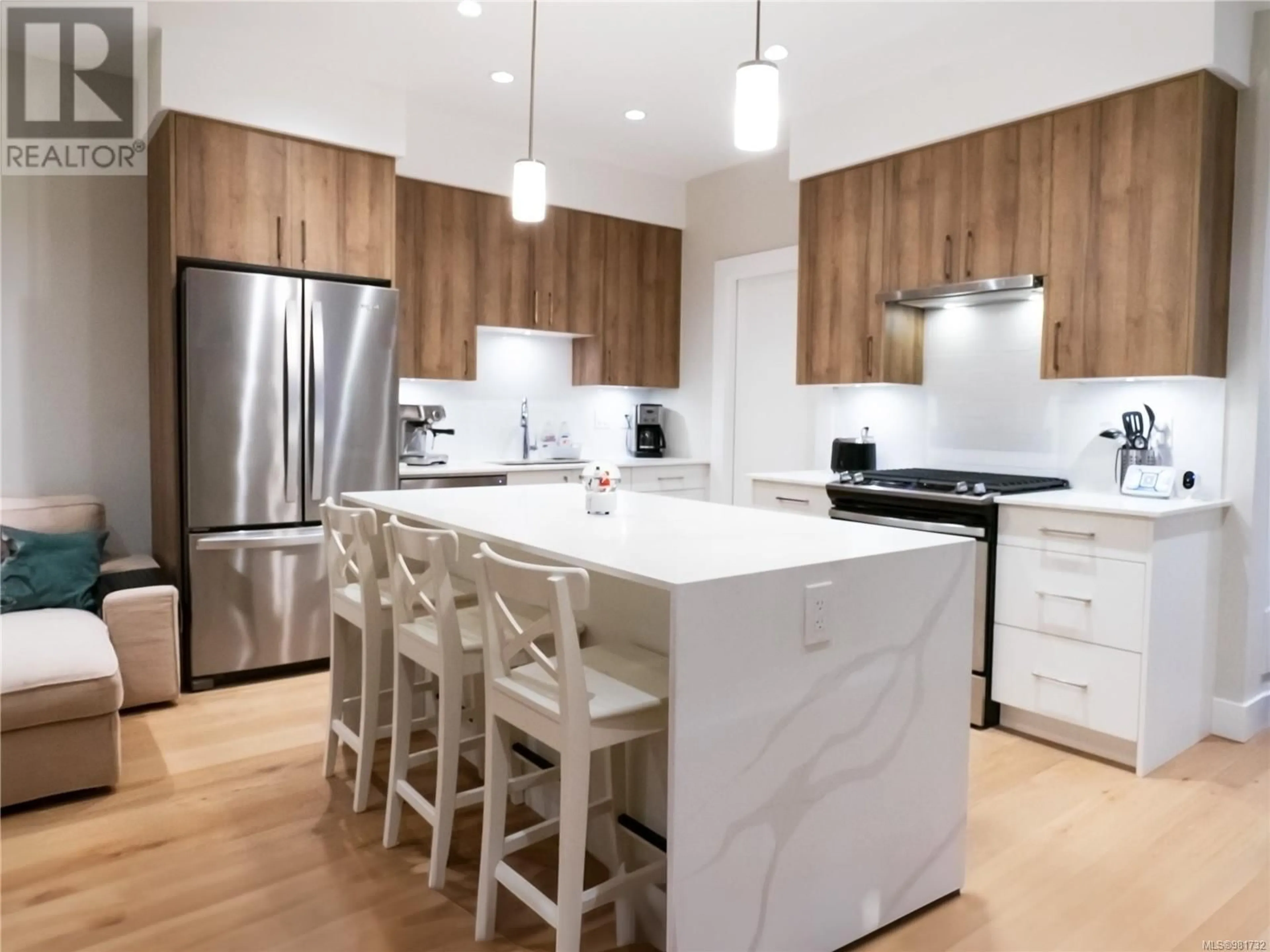 Contemporary kitchen, wood floors for 111 946 Jenkins Ave, Langford British Columbia V9B2N7