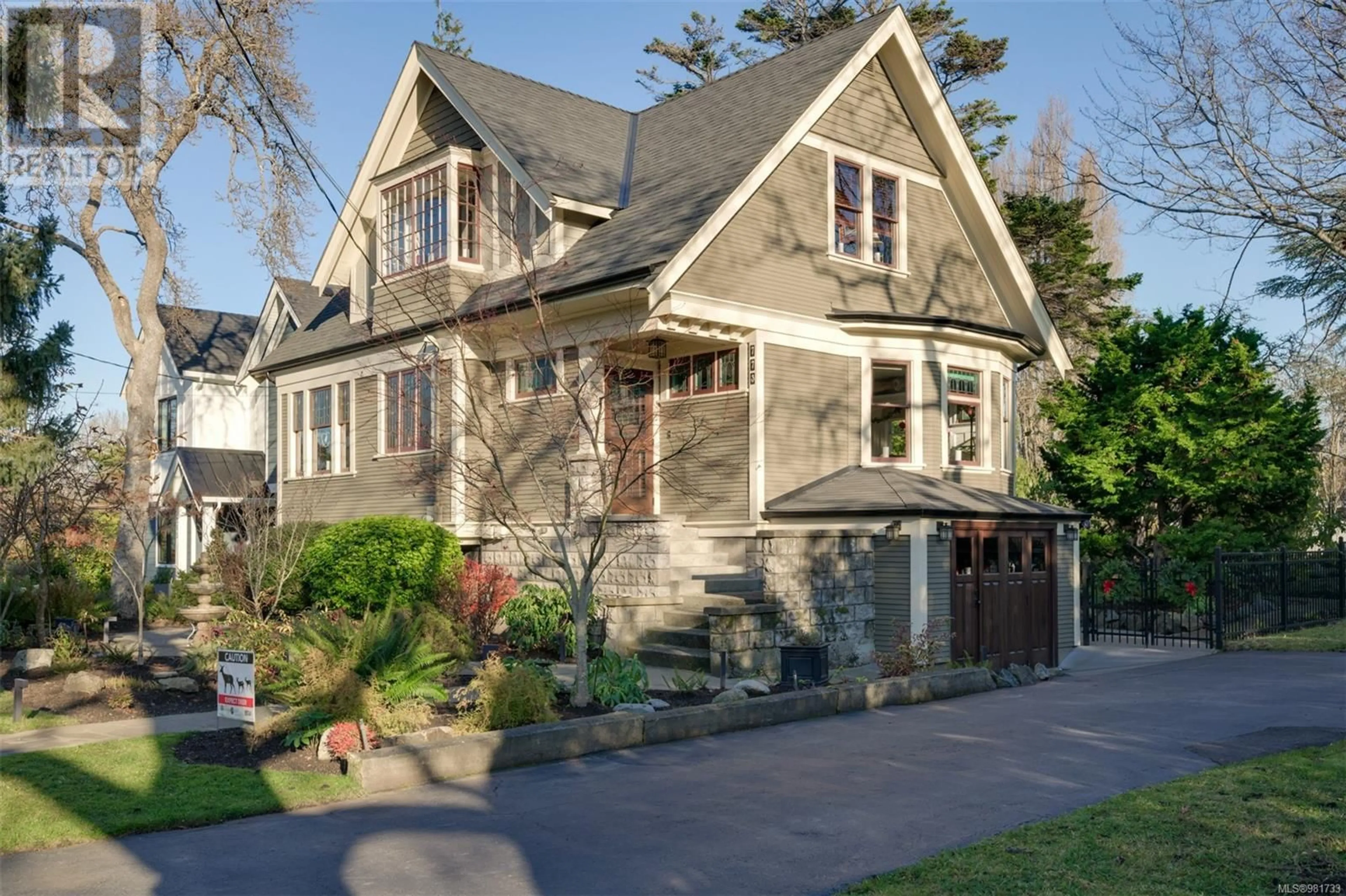 Frontside or backside of a home, cottage for 773 Island Rd, Oak Bay British Columbia V8S2T8