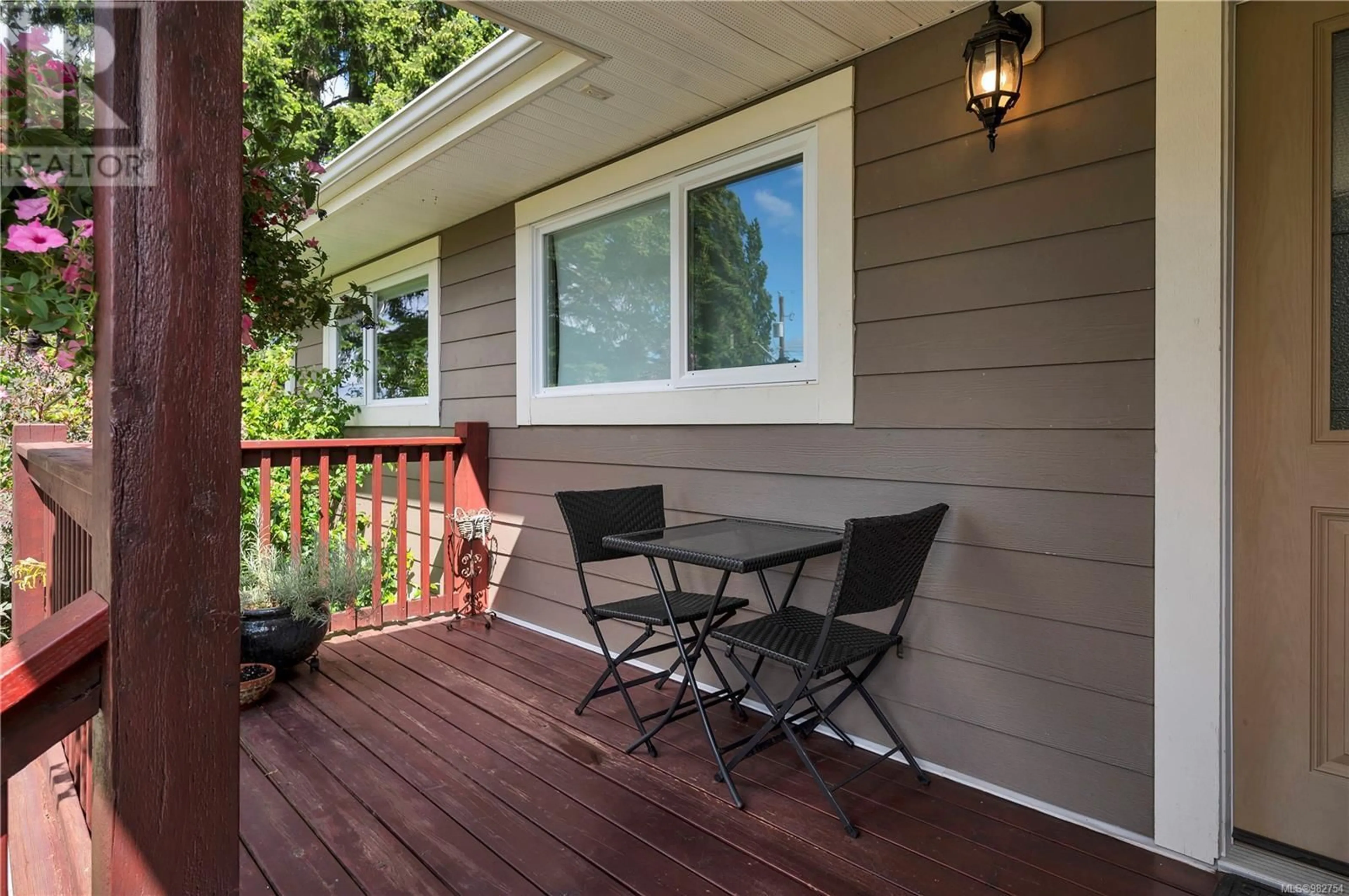 Patio, street for 740 NICHOLLS ROAD, Campbell River British Columbia V9W3P6