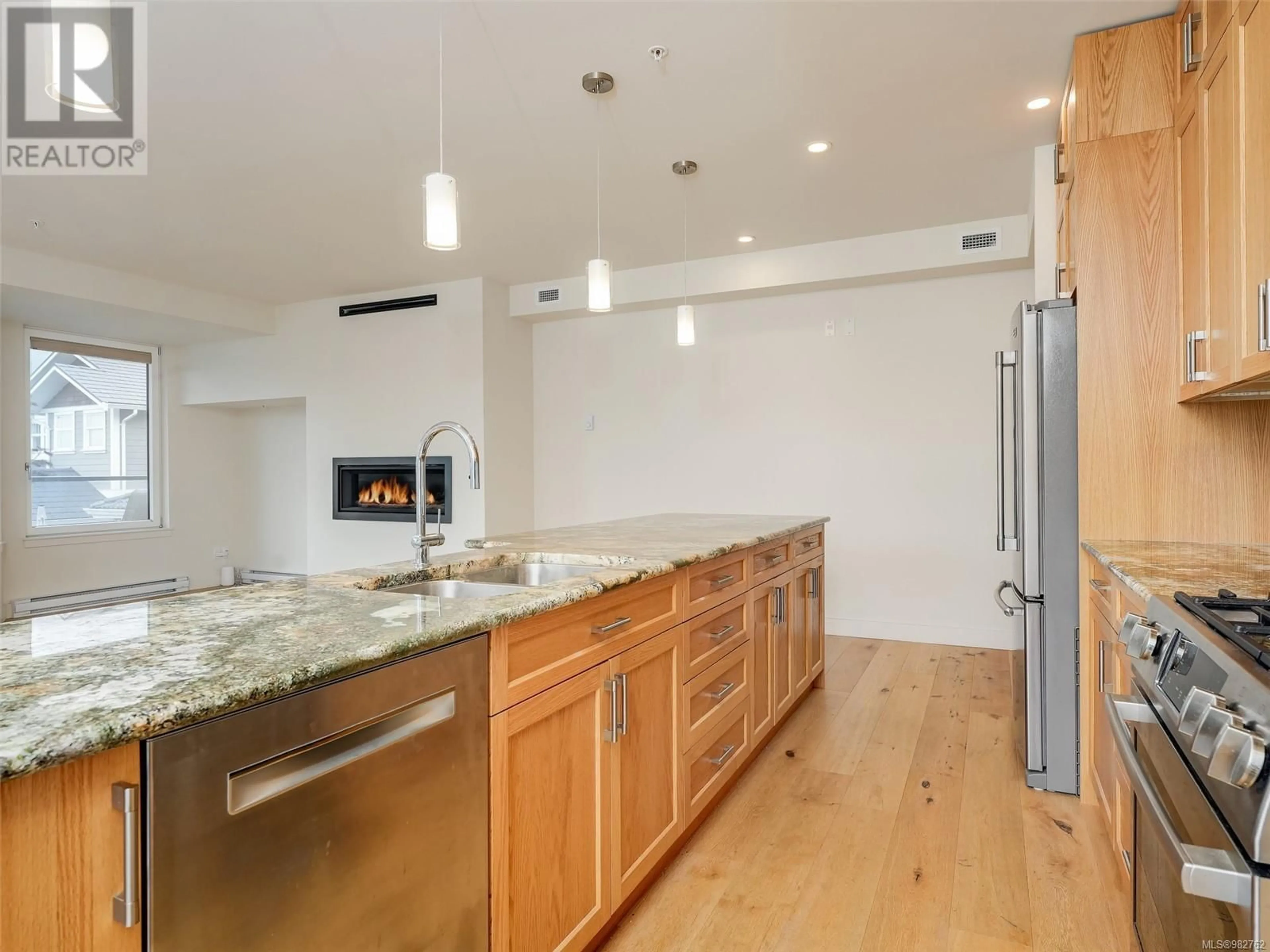 Open concept kitchen for 7 9667B First St, Sidney British Columbia V8L3C8