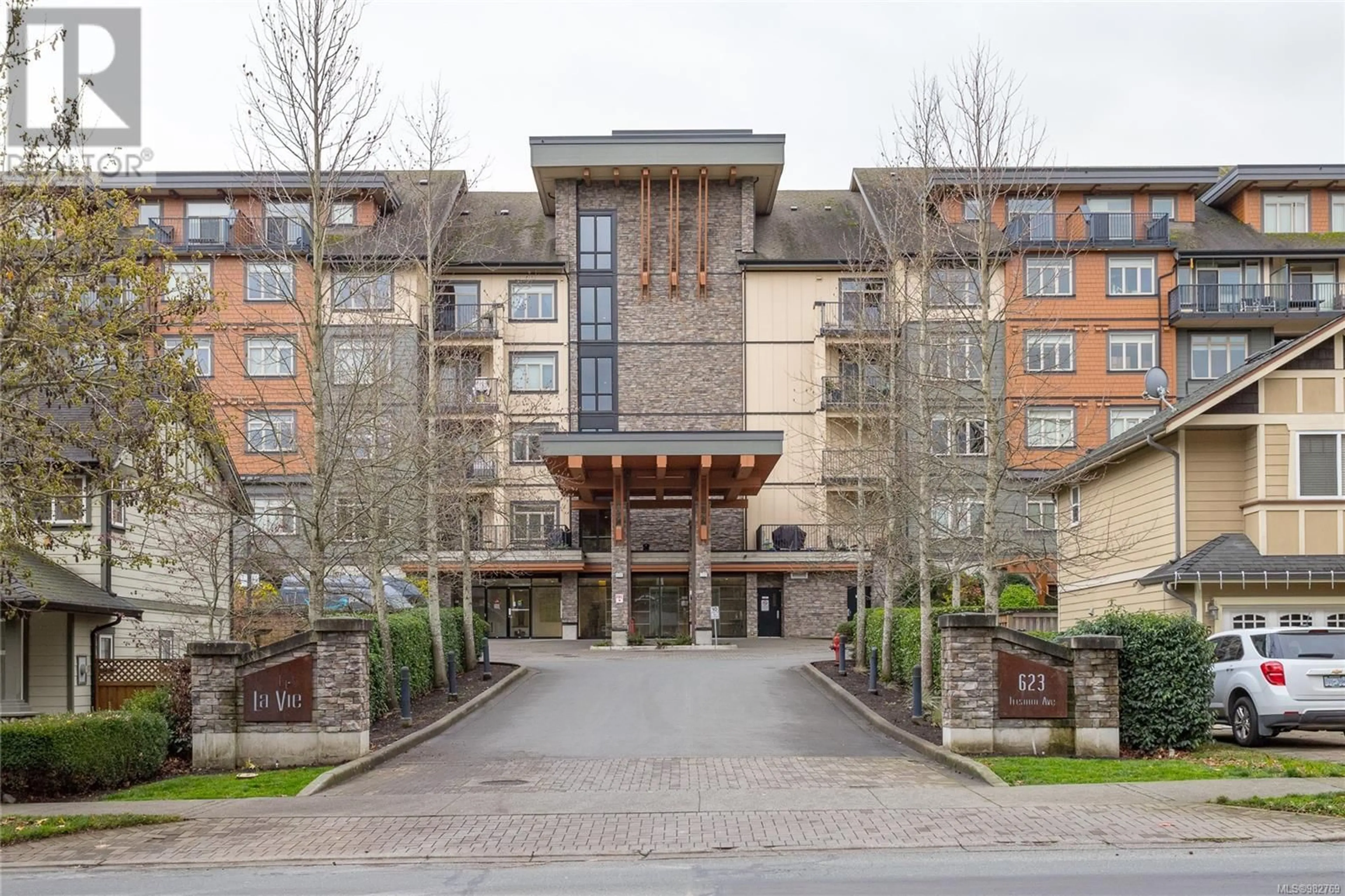 Indoor foyer for 413 623 Treanor Ave, Langford British Columbia V9B0B1