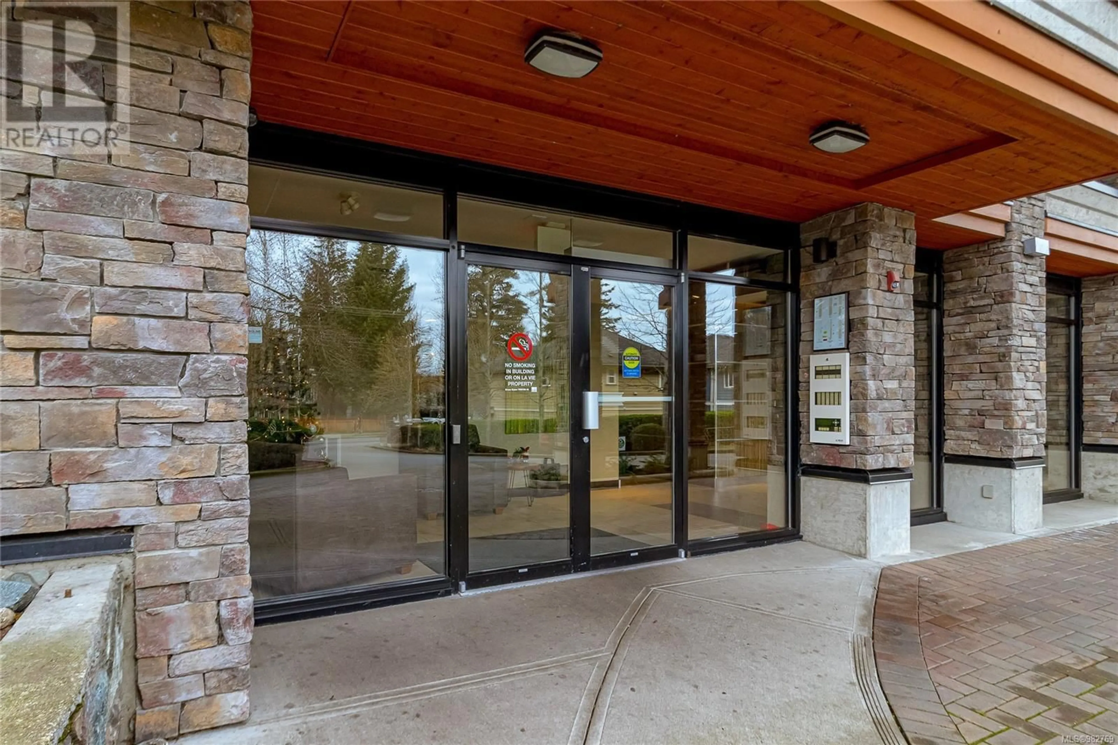 Indoor foyer for 413 623 Treanor Ave, Langford British Columbia V9B0B1