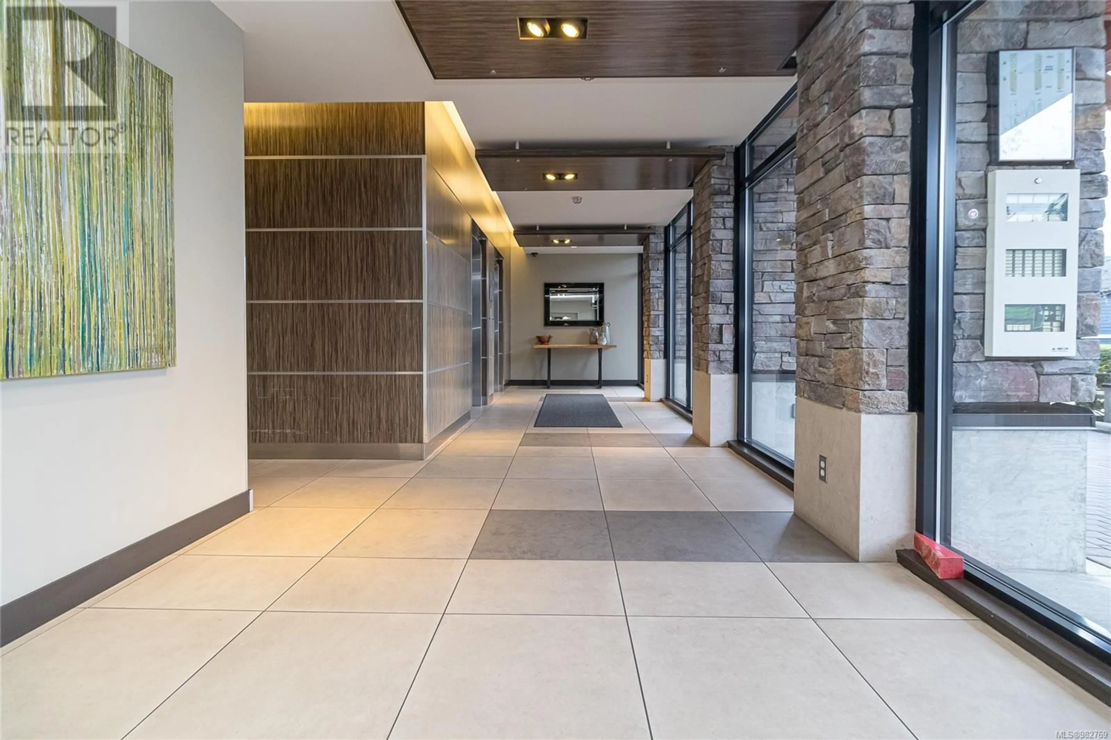 Indoor foyer for 413 623 Treanor Ave, Langford British Columbia V9B0B1