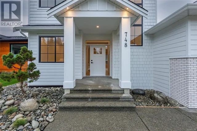 748 Beaver Creek Blvd, Campbell River 3