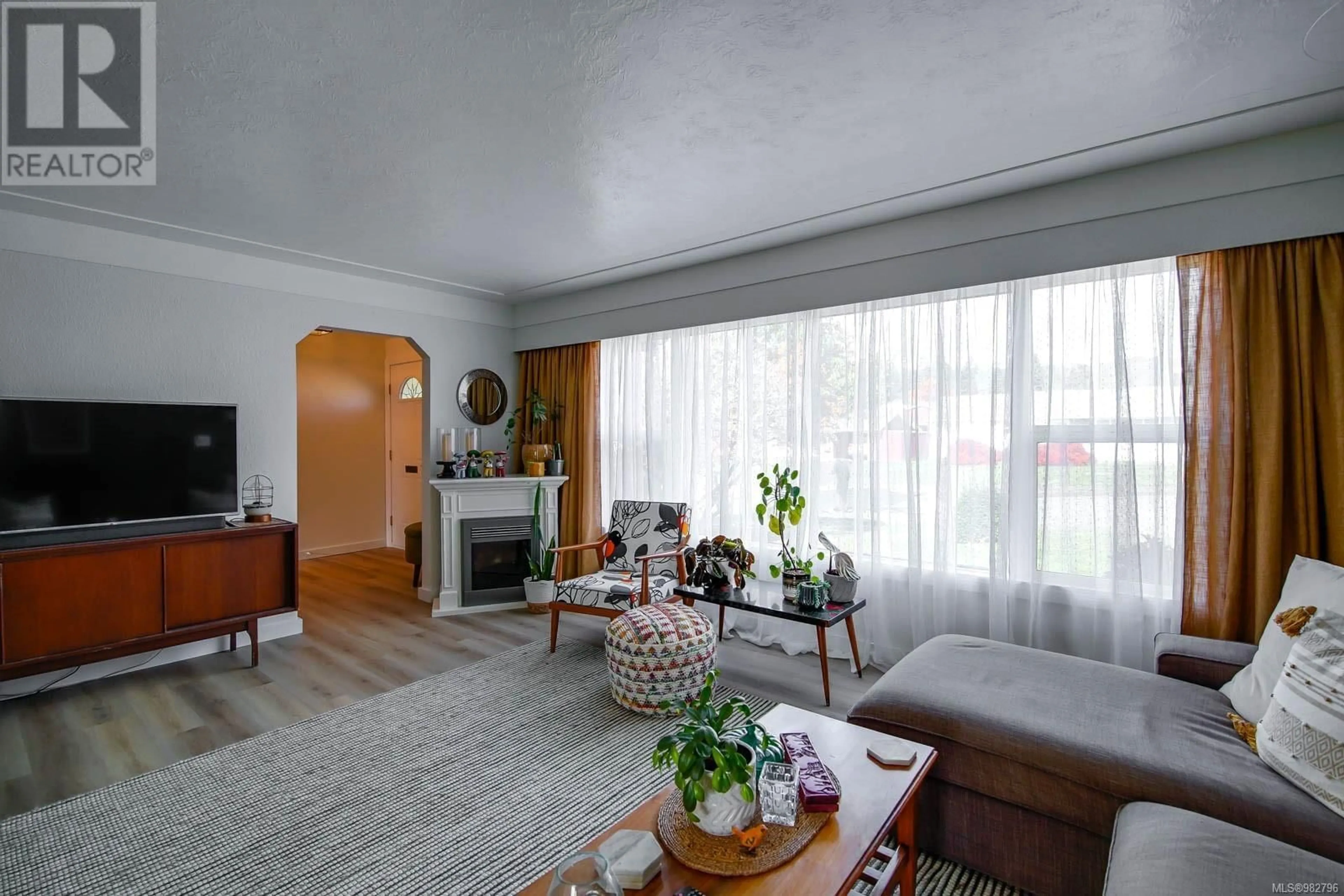 Living room, wood floors for 3760 Morgan Cres N, Port Alberni British Columbia V9Y6C3