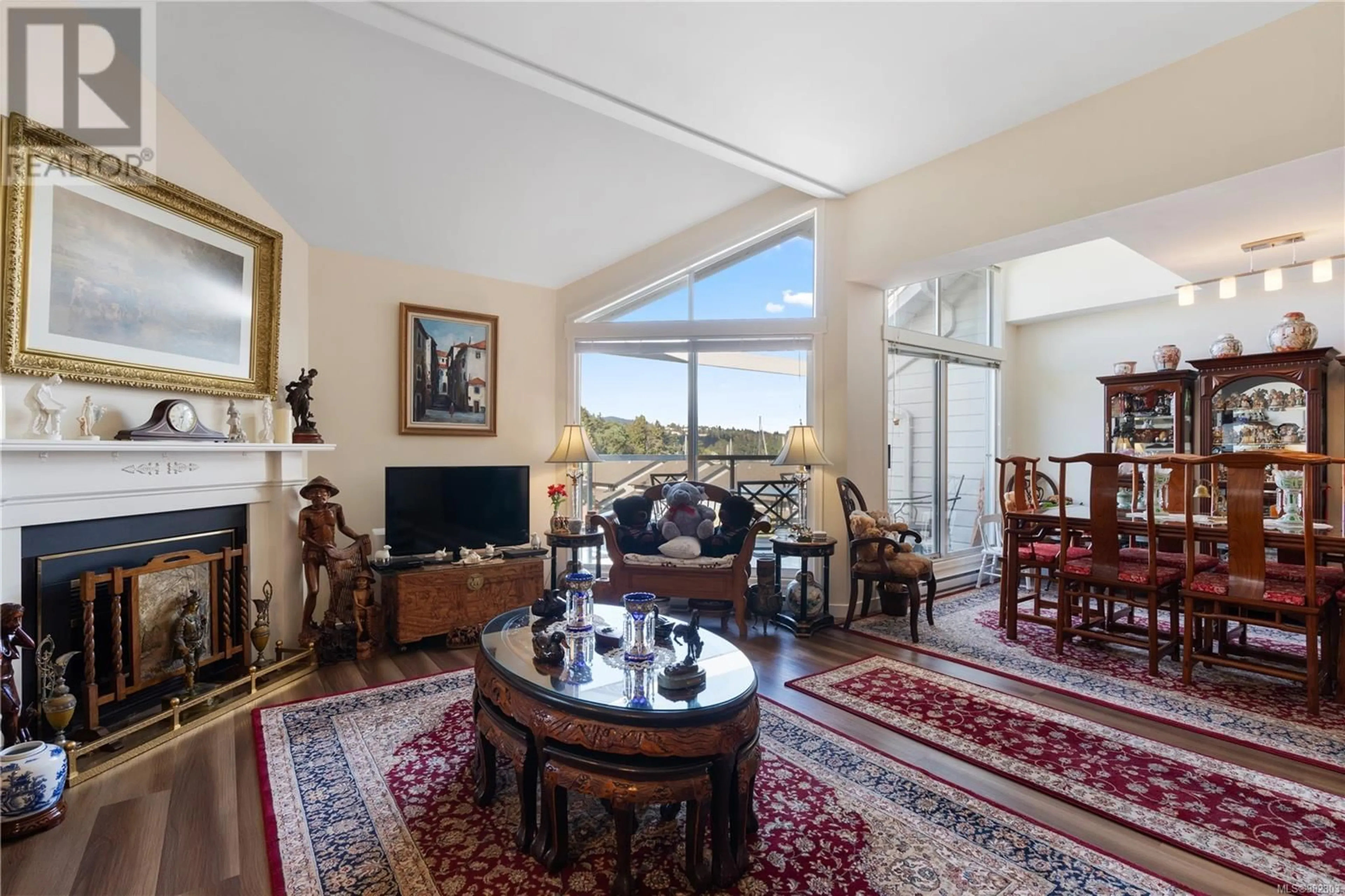 Living room, carpet floors for 310 10459 Resthaven Dr, Sidney British Columbia V8L3H6