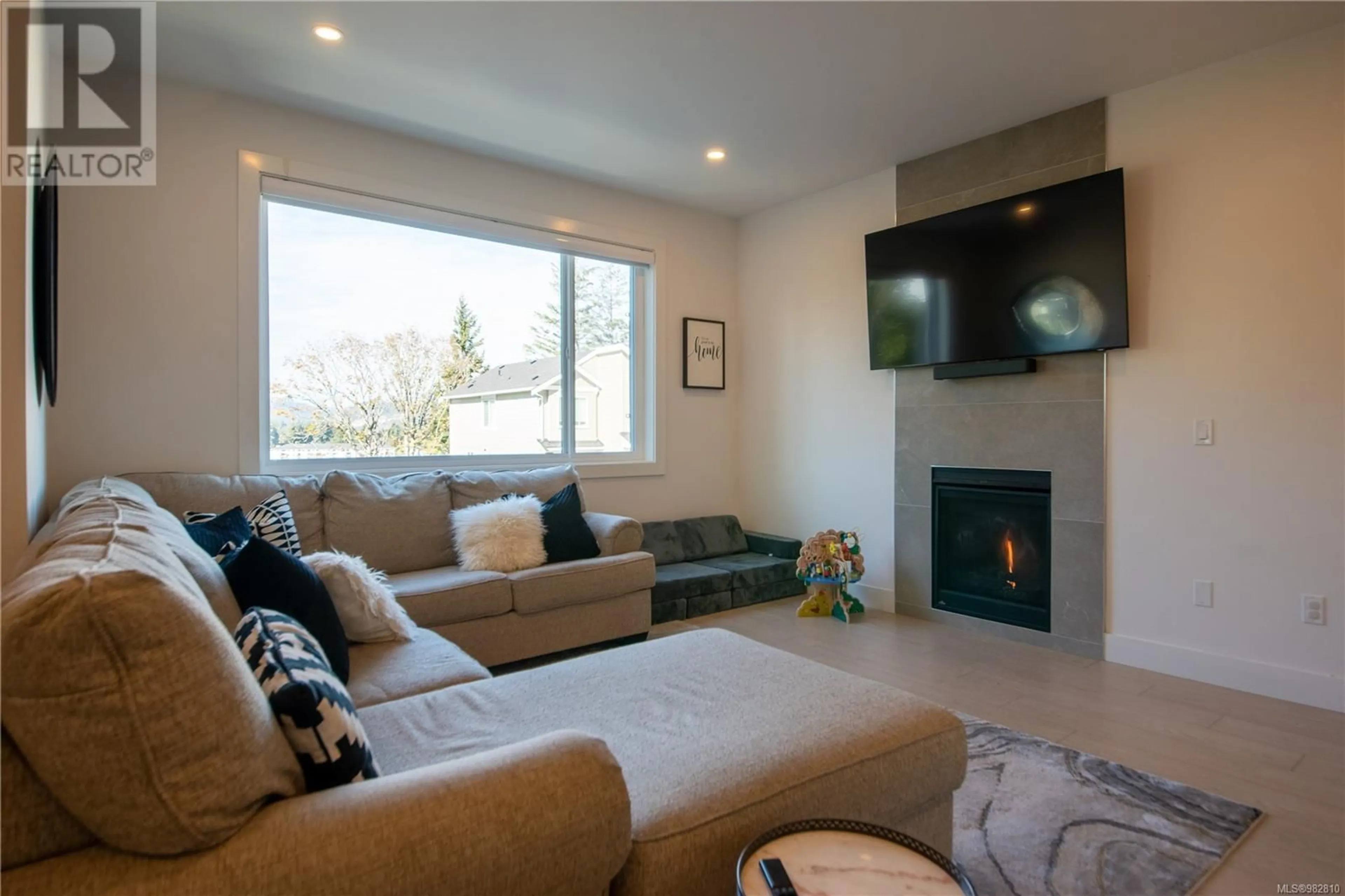 Living room, wood floors for 993 Peace Keeping Cres, Langford British Columbia V9C0N6