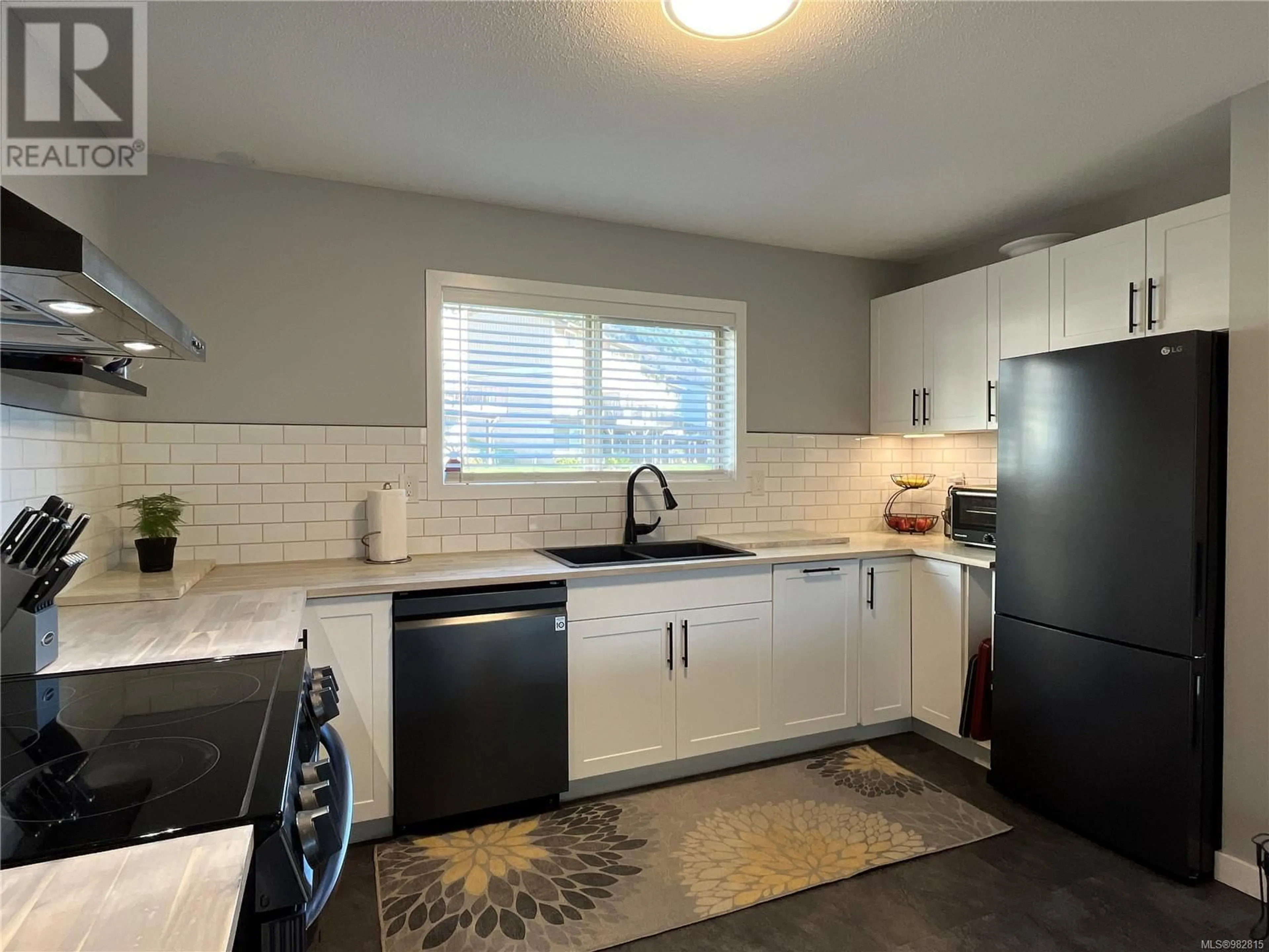 Open concept kitchen for 1008 Maquinna Ave, Port Alice British Columbia V0N2N0