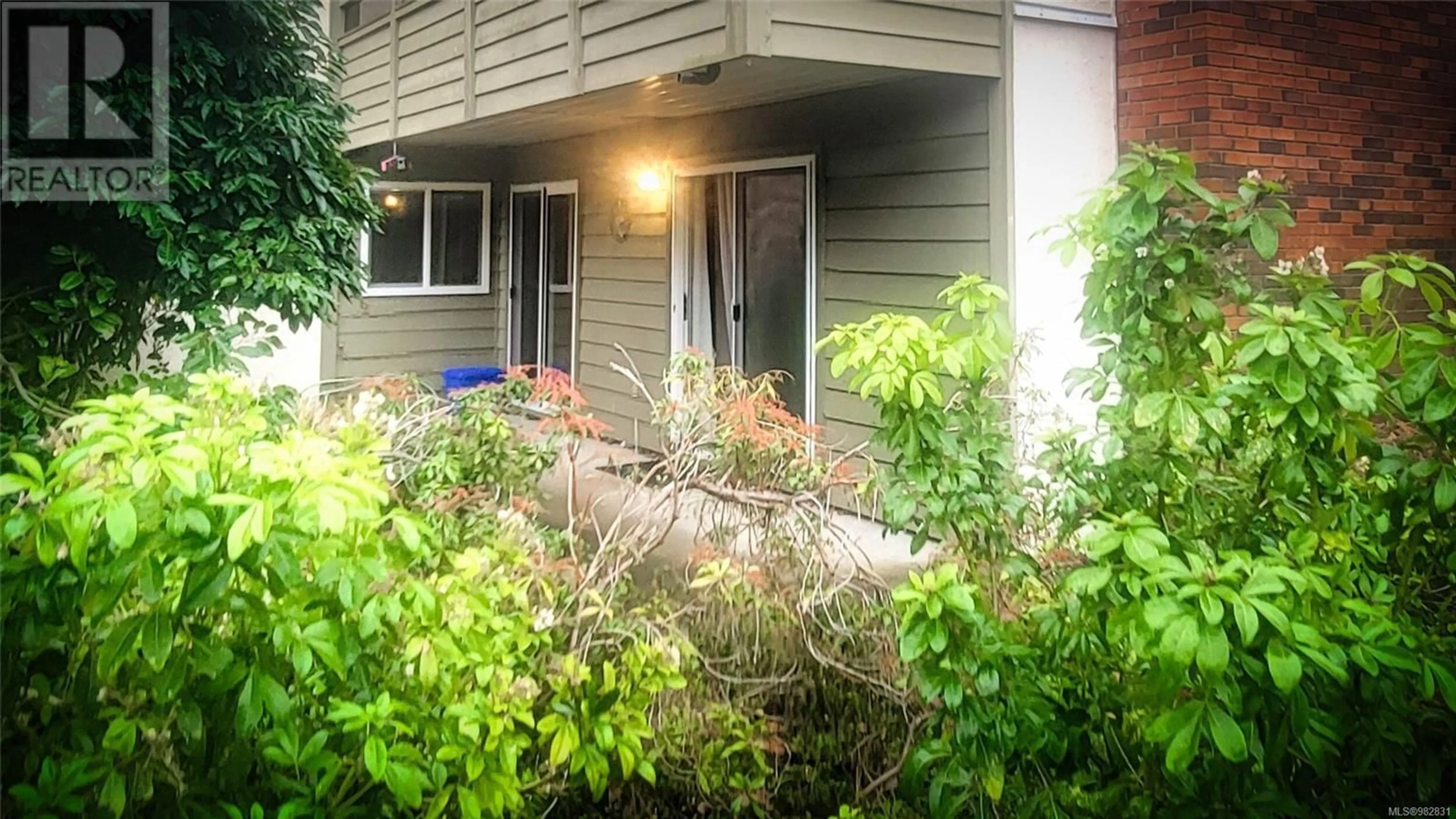 Patio, street for 105 1010 Bristol Rd, Saanich British Columbia V8X4R8