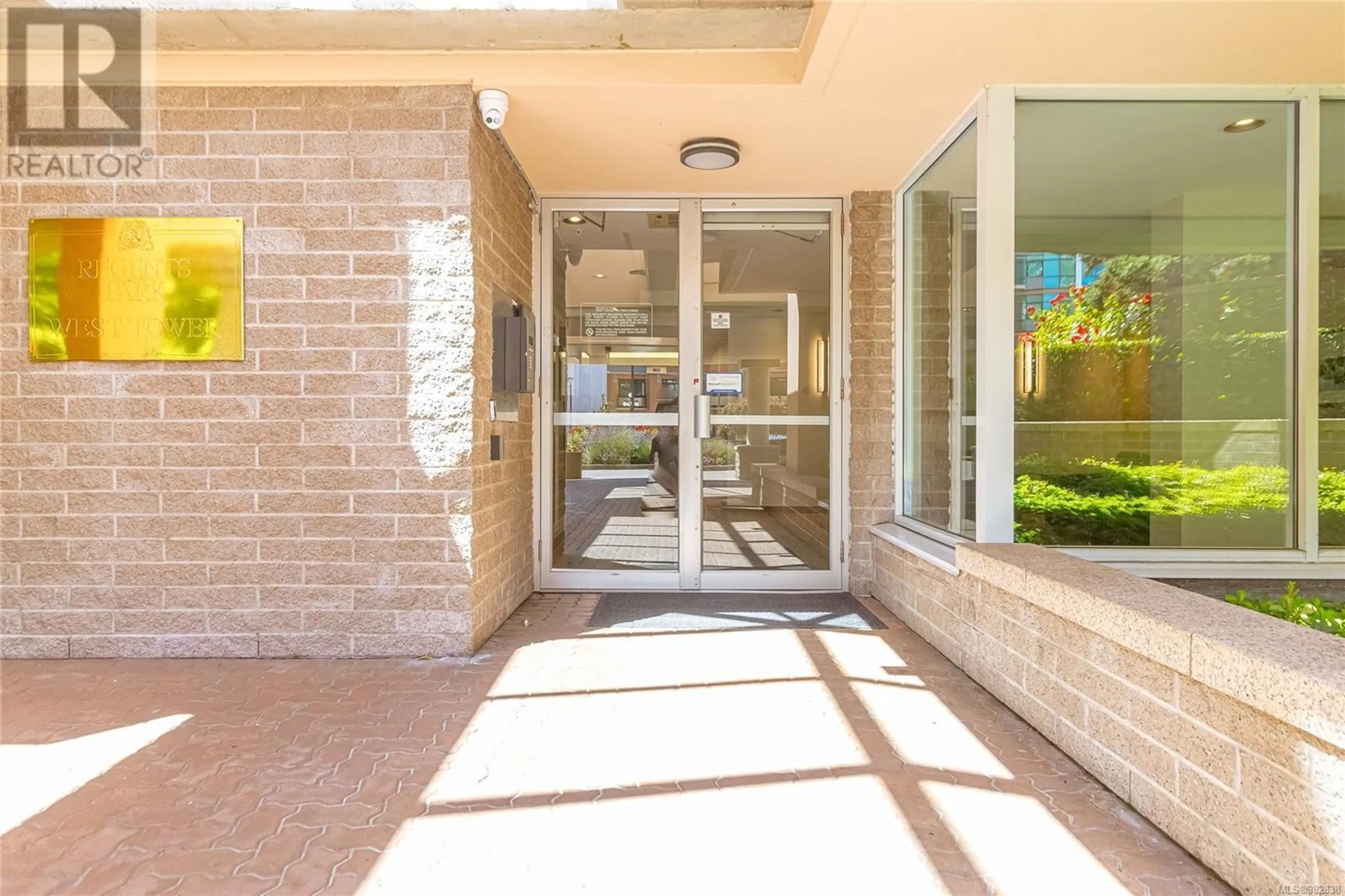 Indoor entryway, ceramic floors for 204 1010 View St, Victoria British Columbia V8V4Y3