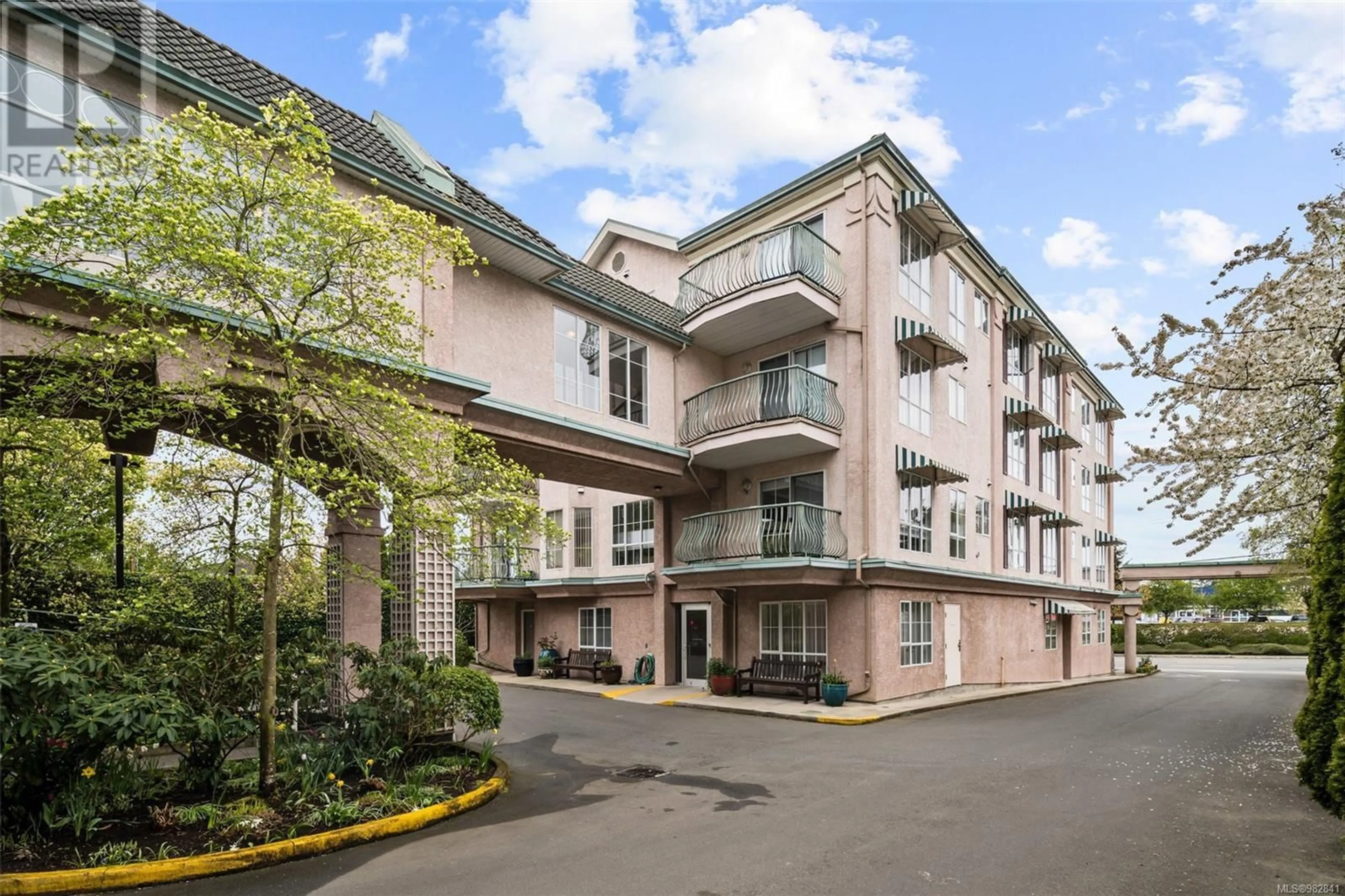 Patio, unknown for 304 - 3133 TILLICUM ROAD, Saanich British Columbia V9A2B4