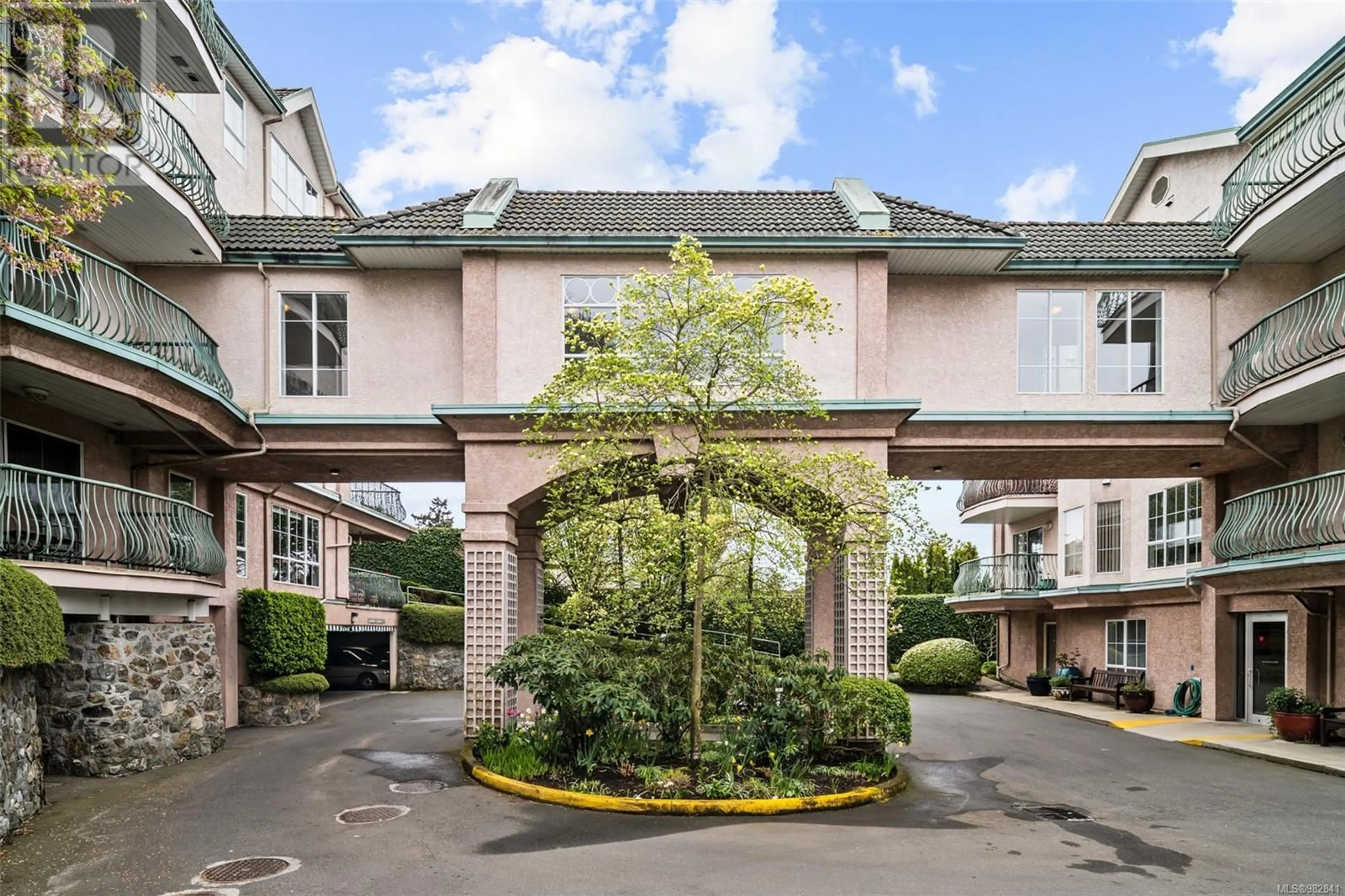 Patio, street for 304 - 3133 TILLICUM ROAD, Saanich British Columbia V9A2B4