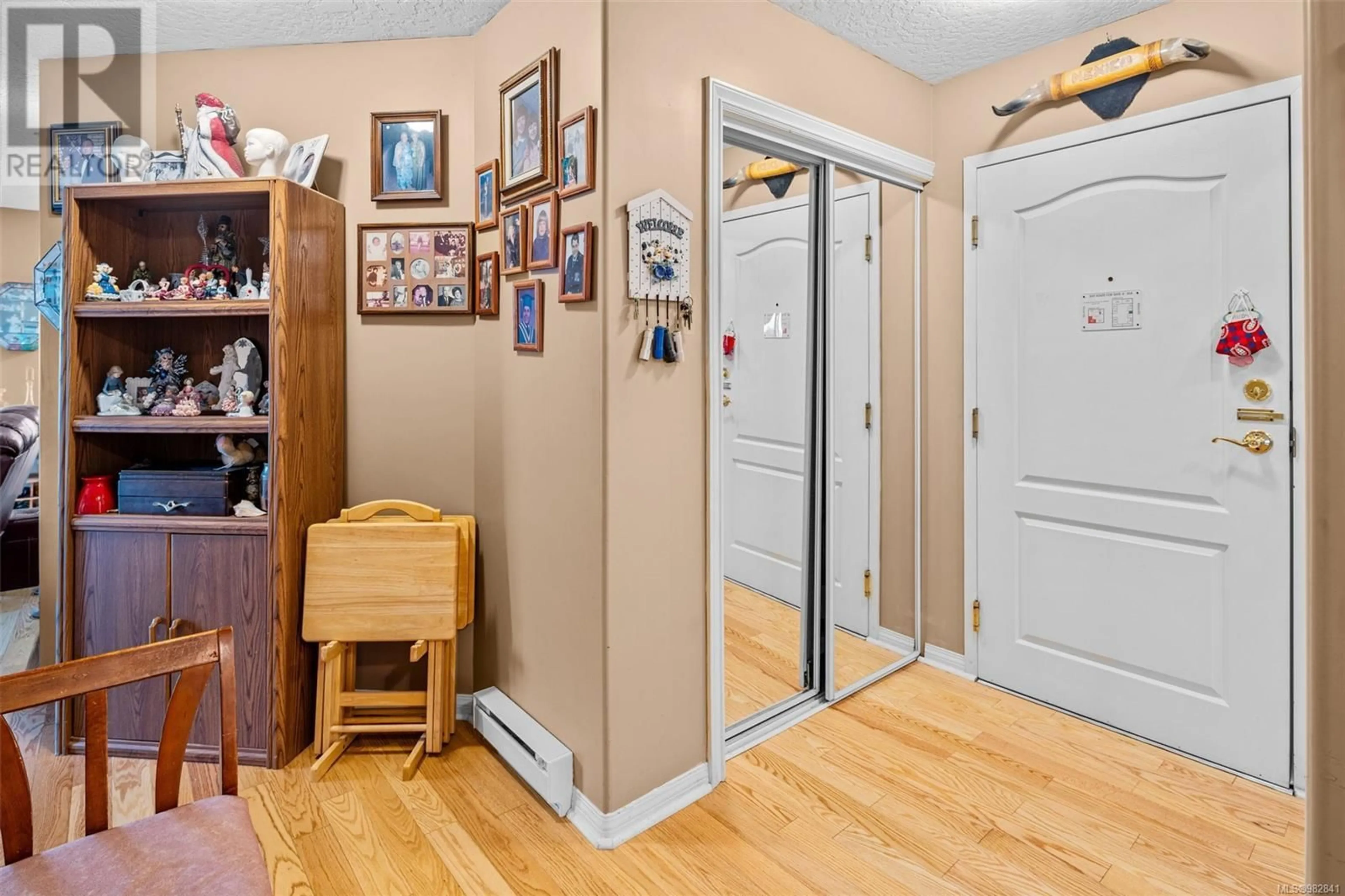 Indoor entryway for 304 - 3133 TILLICUM ROAD, Saanich British Columbia V9A2B4