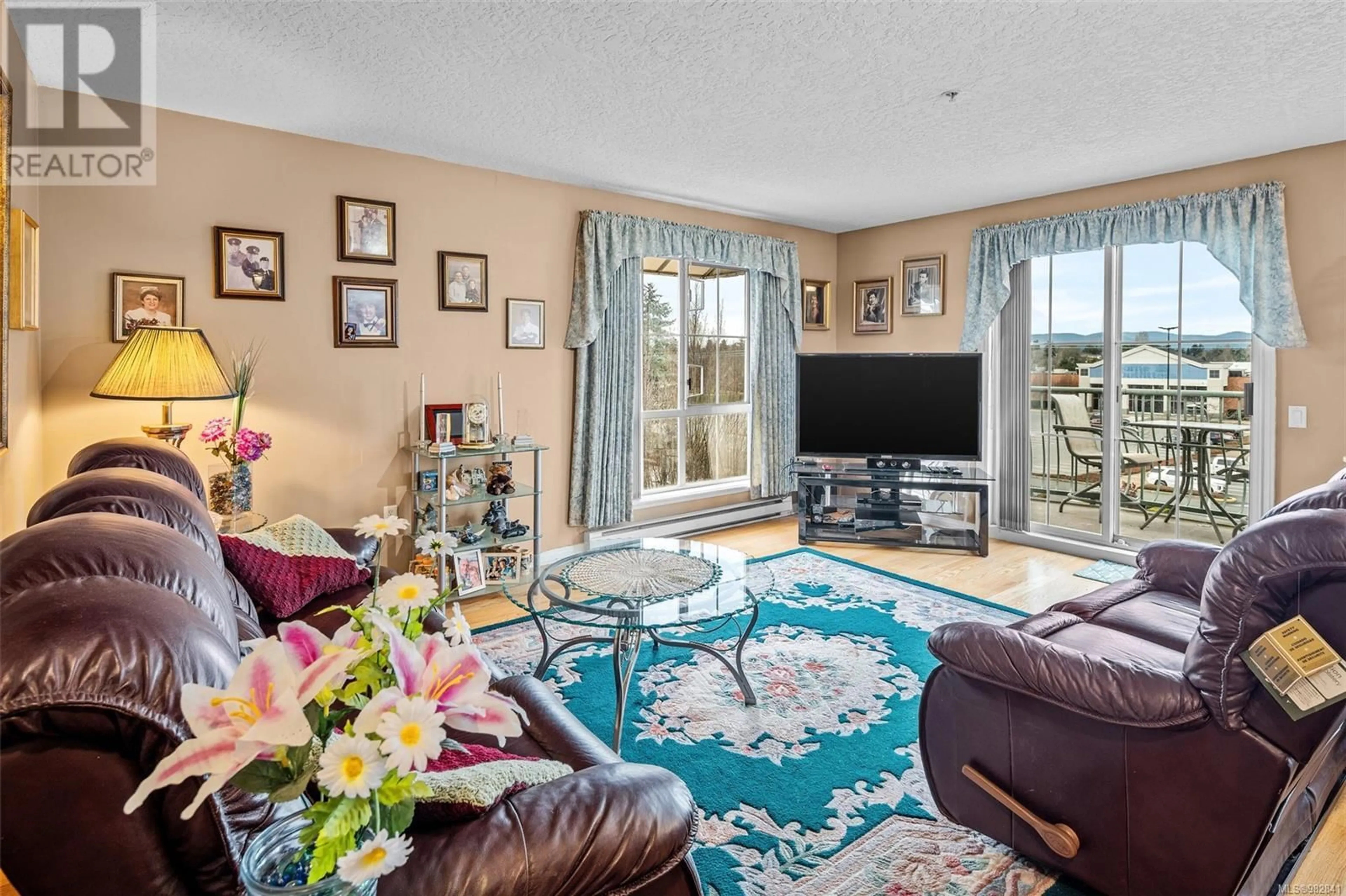 Living room with furniture, unknown for 304 3133 Tillicum Rd, Saanich British Columbia V9A2B4