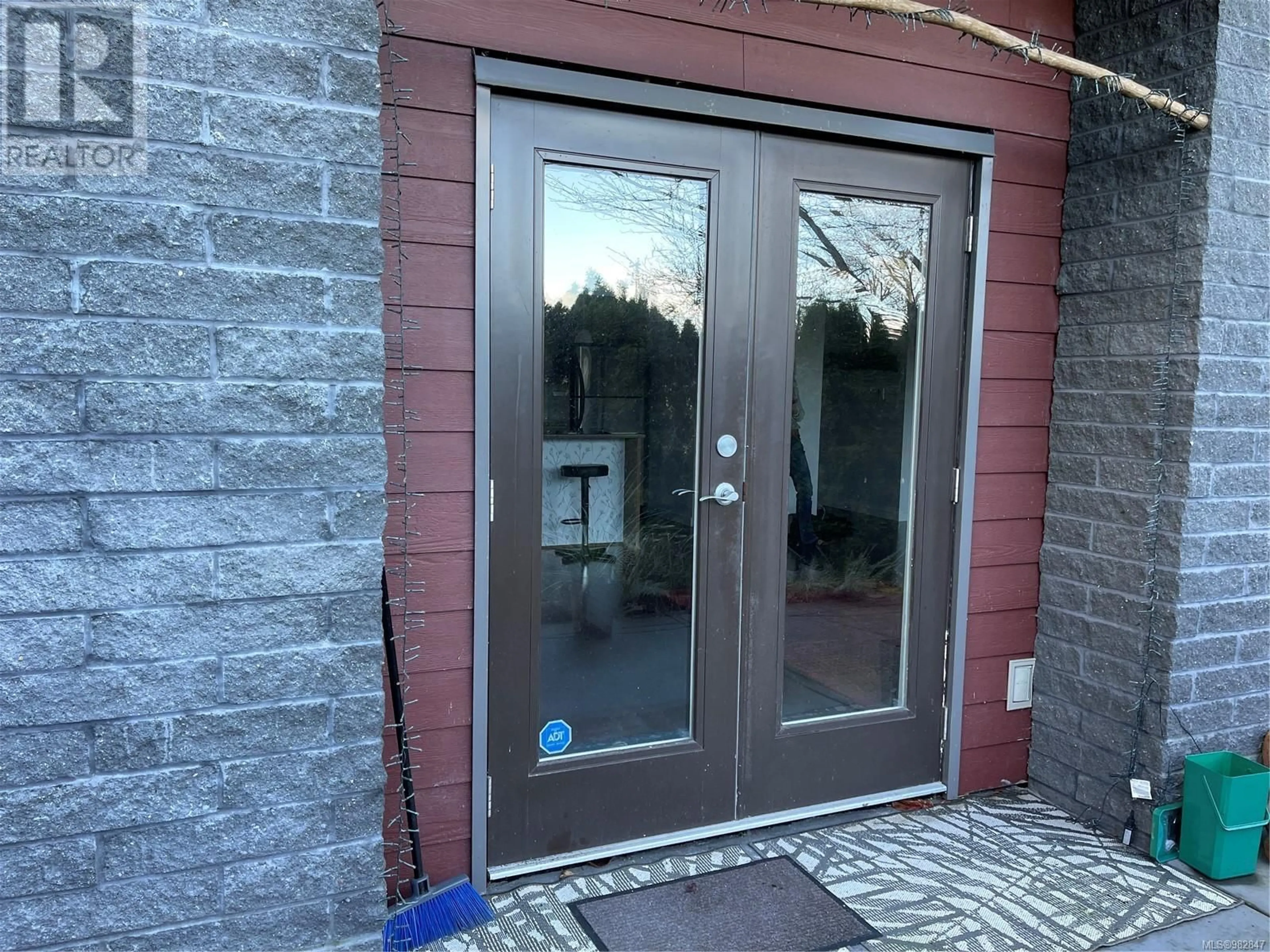 Indoor entryway, cement floor for 105 555 Franklyn St, Nanaimo British Columbia V9R2X9