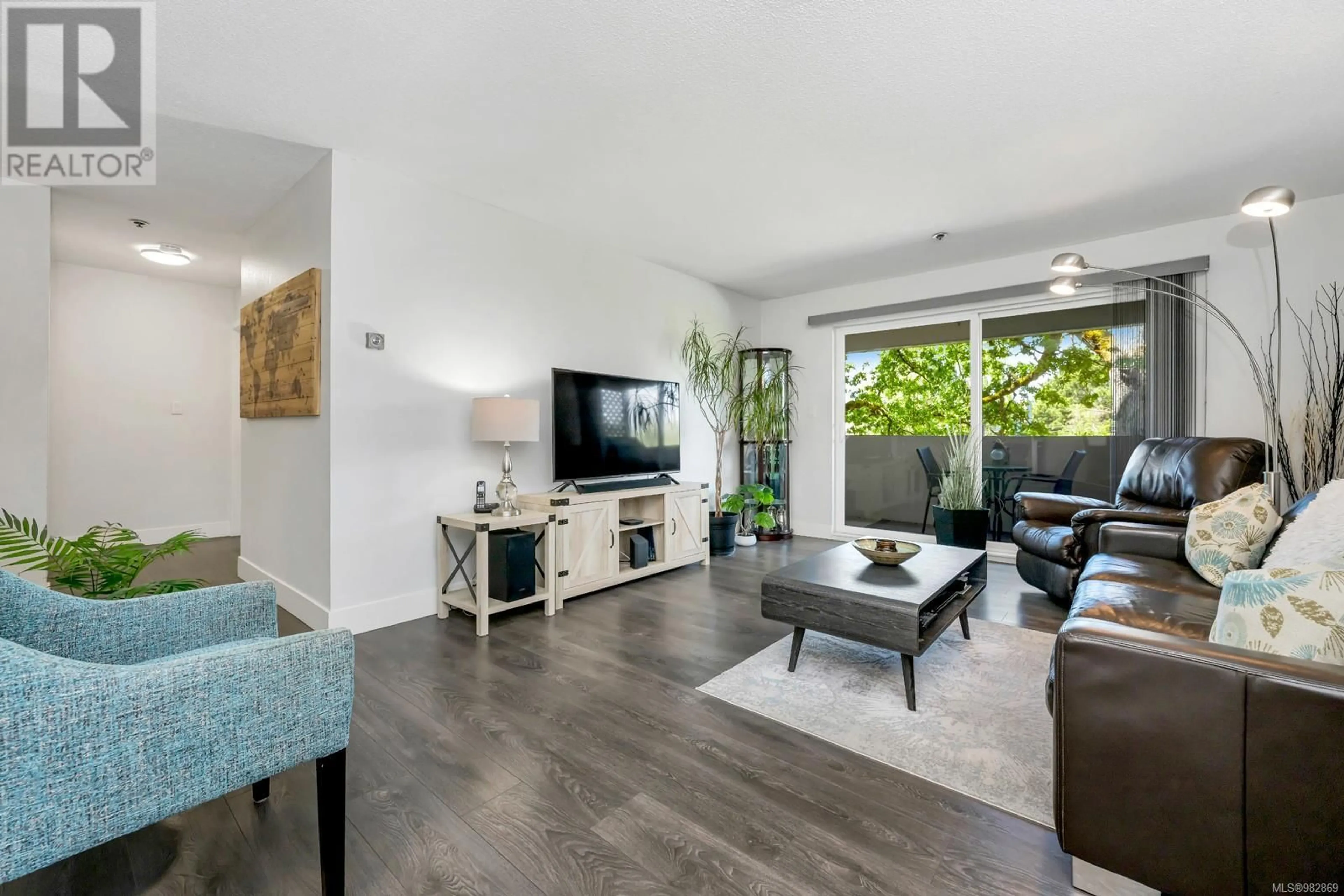 Living room, wood floors for 104 3277 Glasgow Ave, Saanich British Columbia V8X1M3