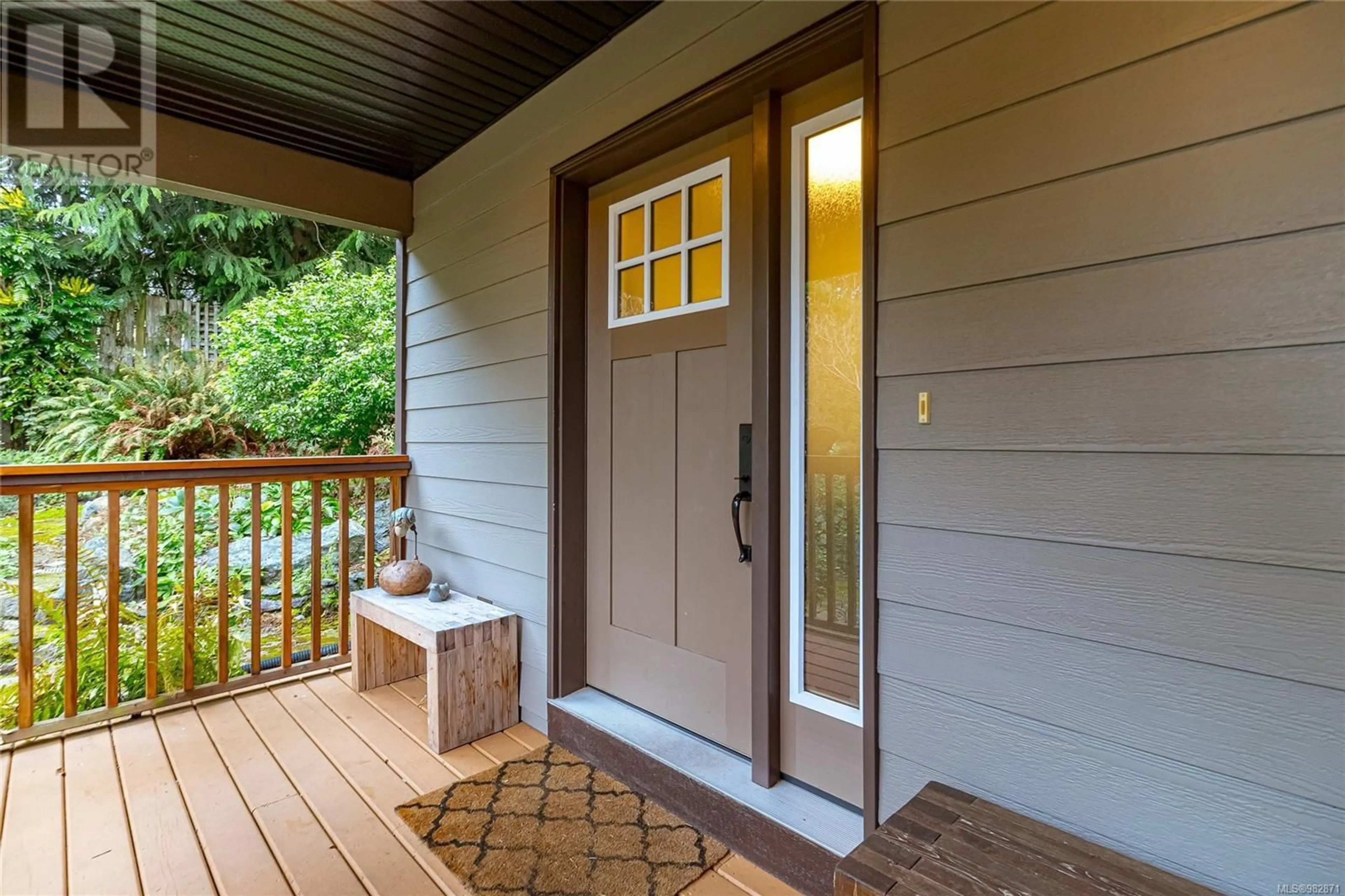 Indoor entryway for 1610 Covey Run Rd, Sooke British Columbia V9Z1A1