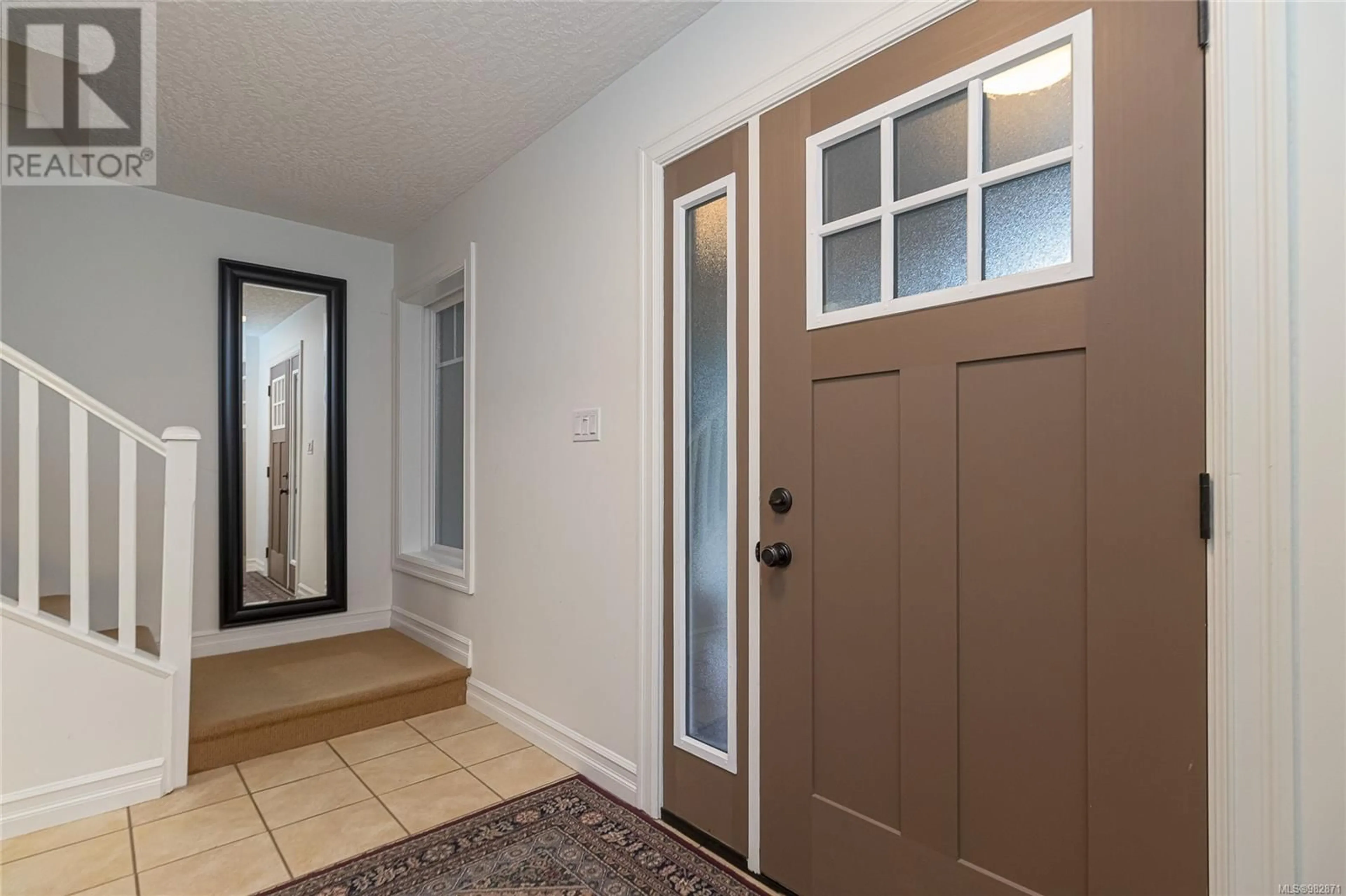 Indoor entryway for 1610 Covey Run Rd, Sooke British Columbia V9Z1A1