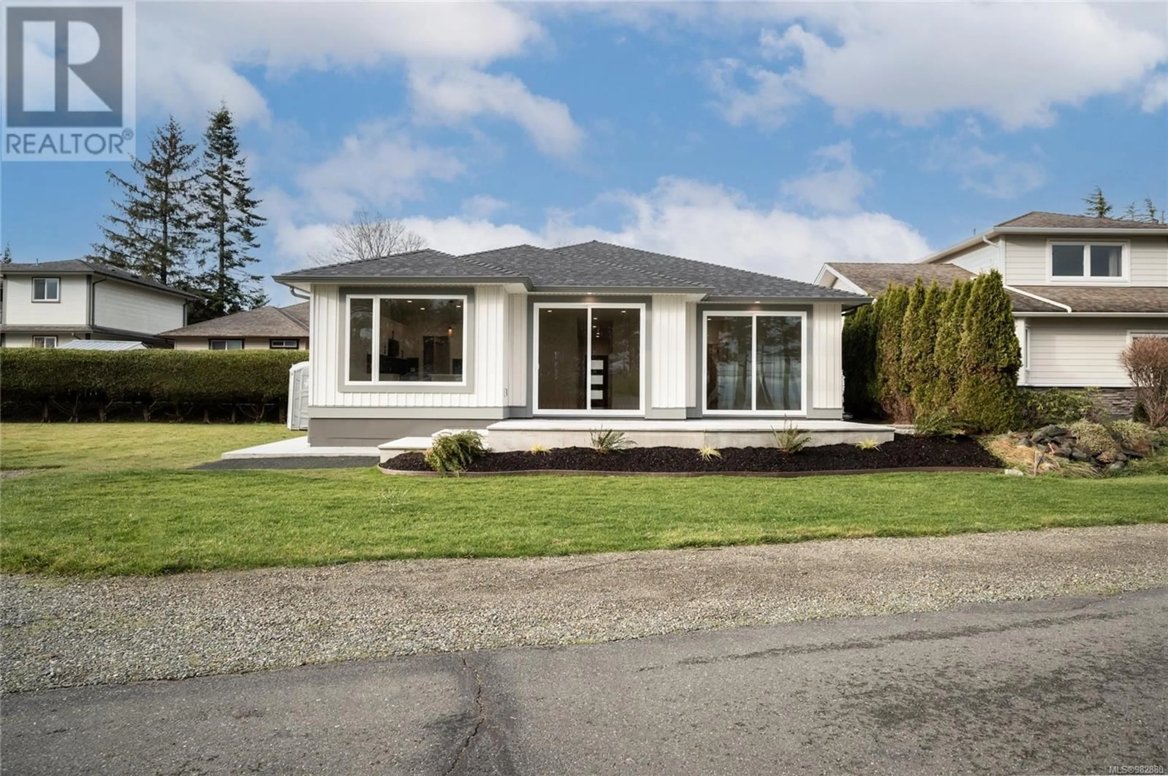 Home with vinyl exterior material, street for 3 91 Dahl Rd, Campbell River British Columbia V9W1T4